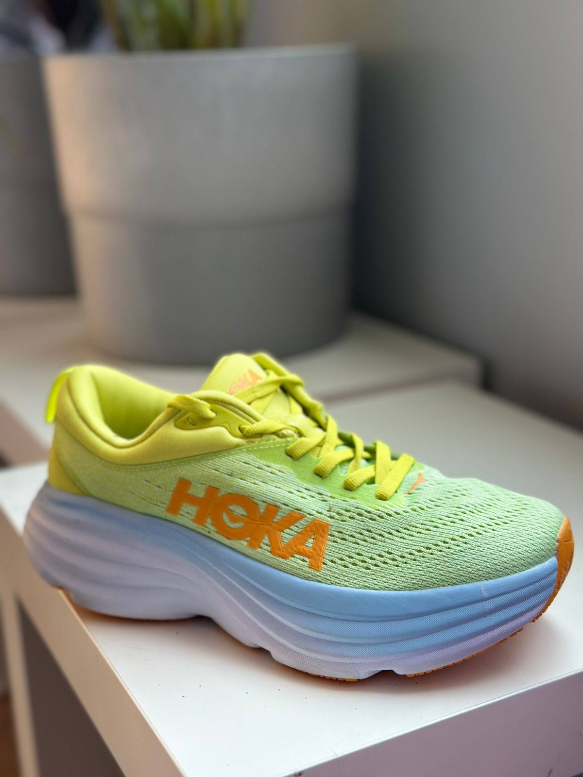 HOKA AMARILLA