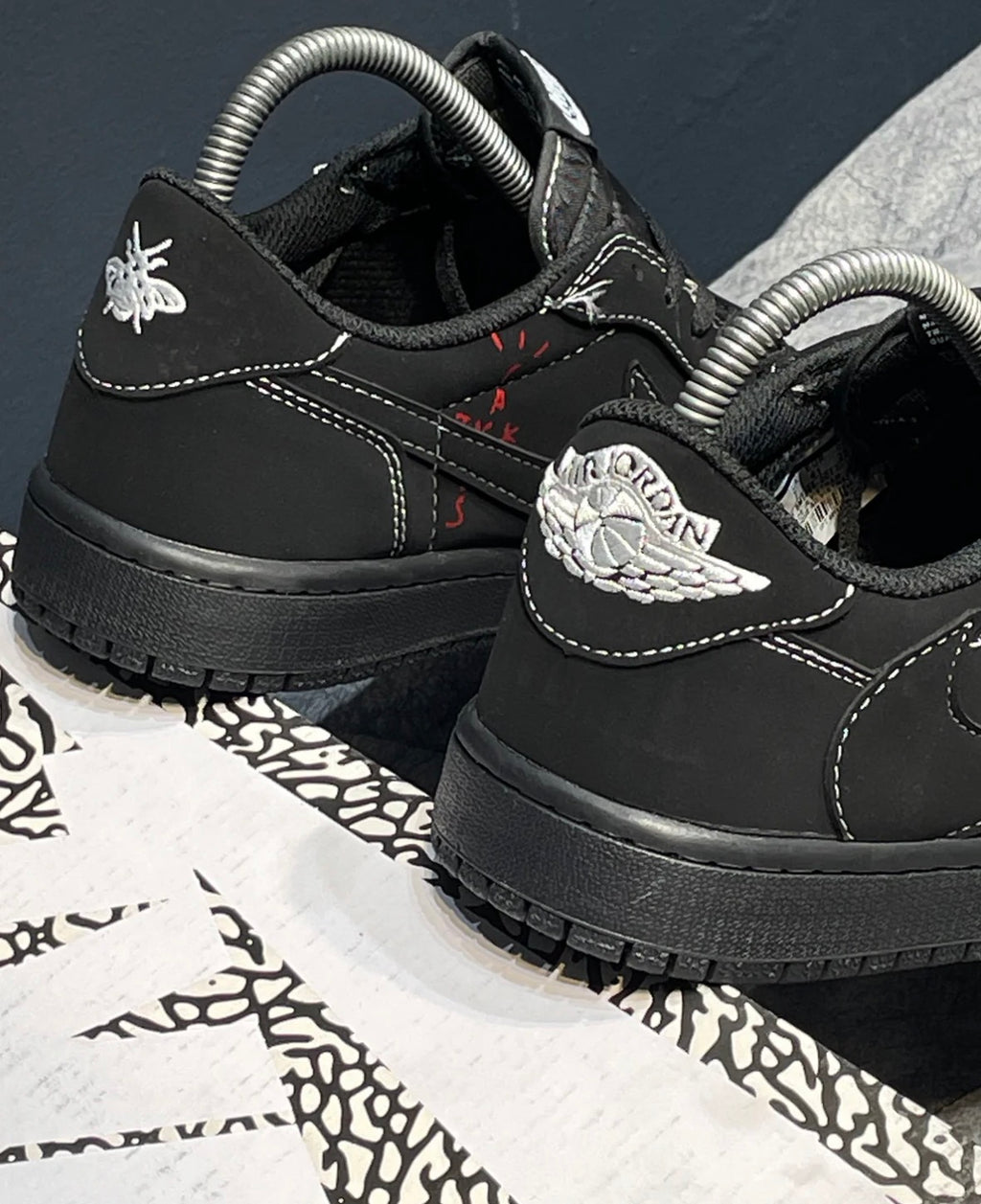 JORDAN RETRO 1 LOW