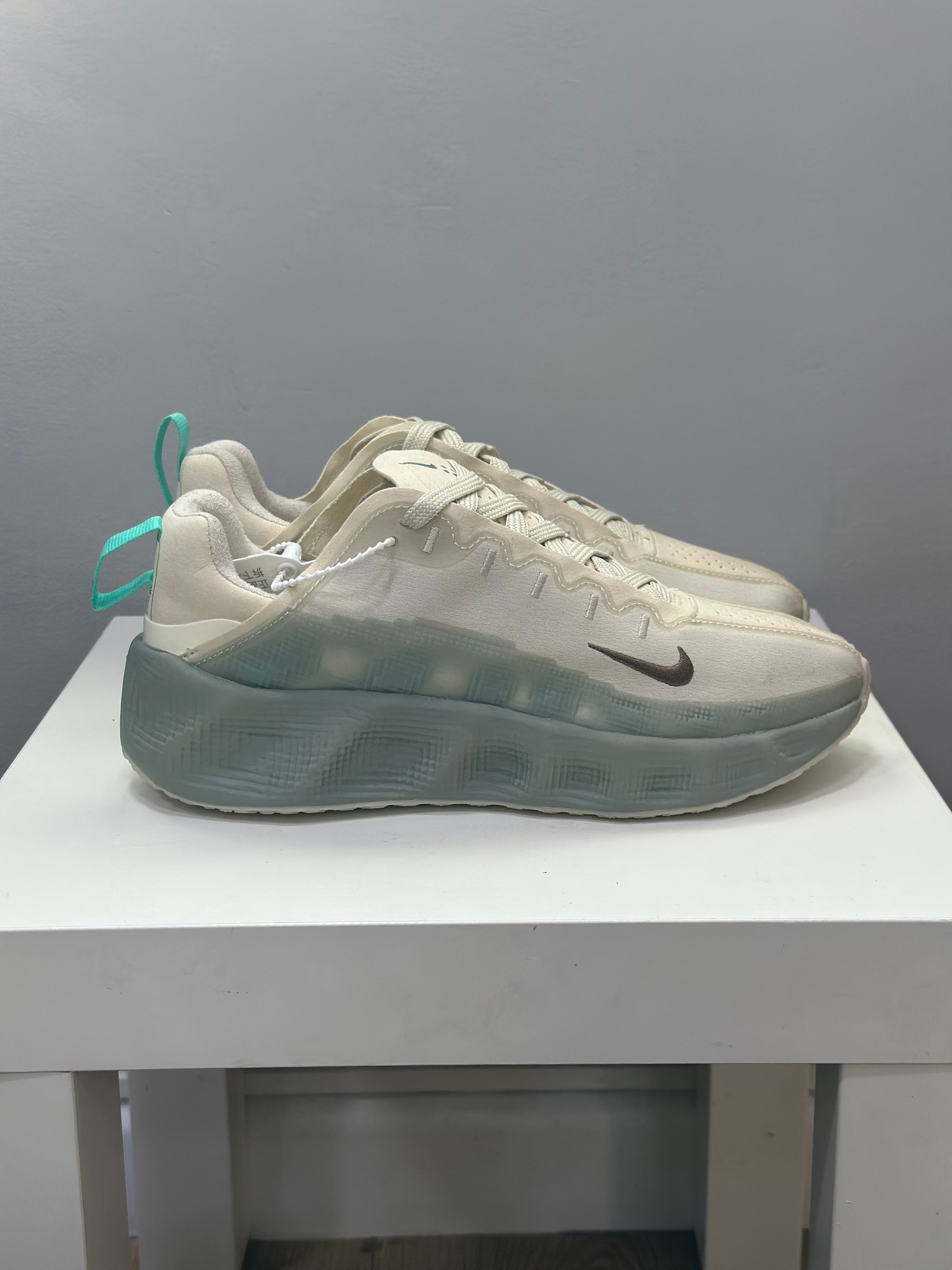 NIKE AVA ROBER