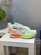 NIKE VOMERO 18