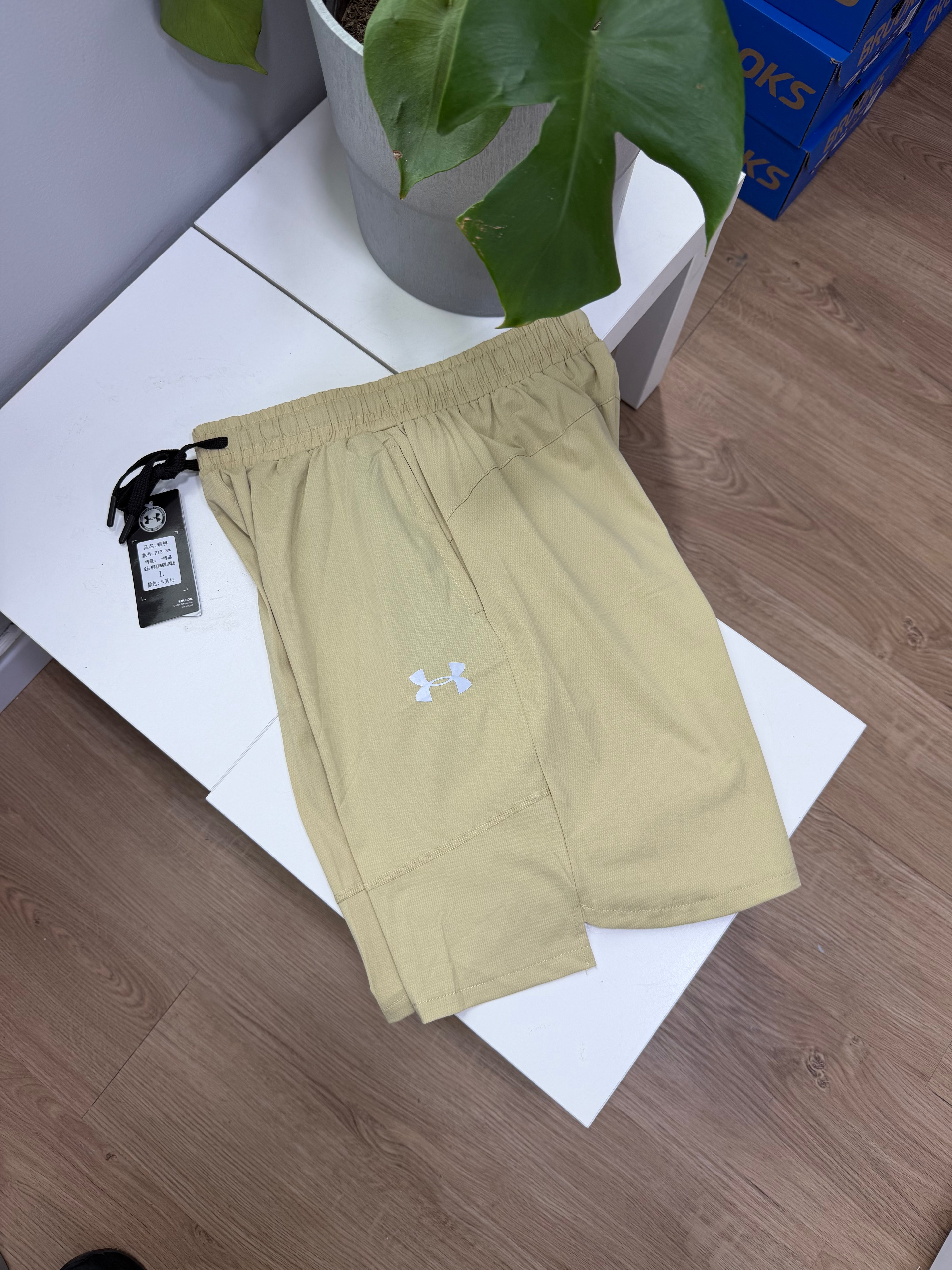 UNDER ARMOUR SHORT