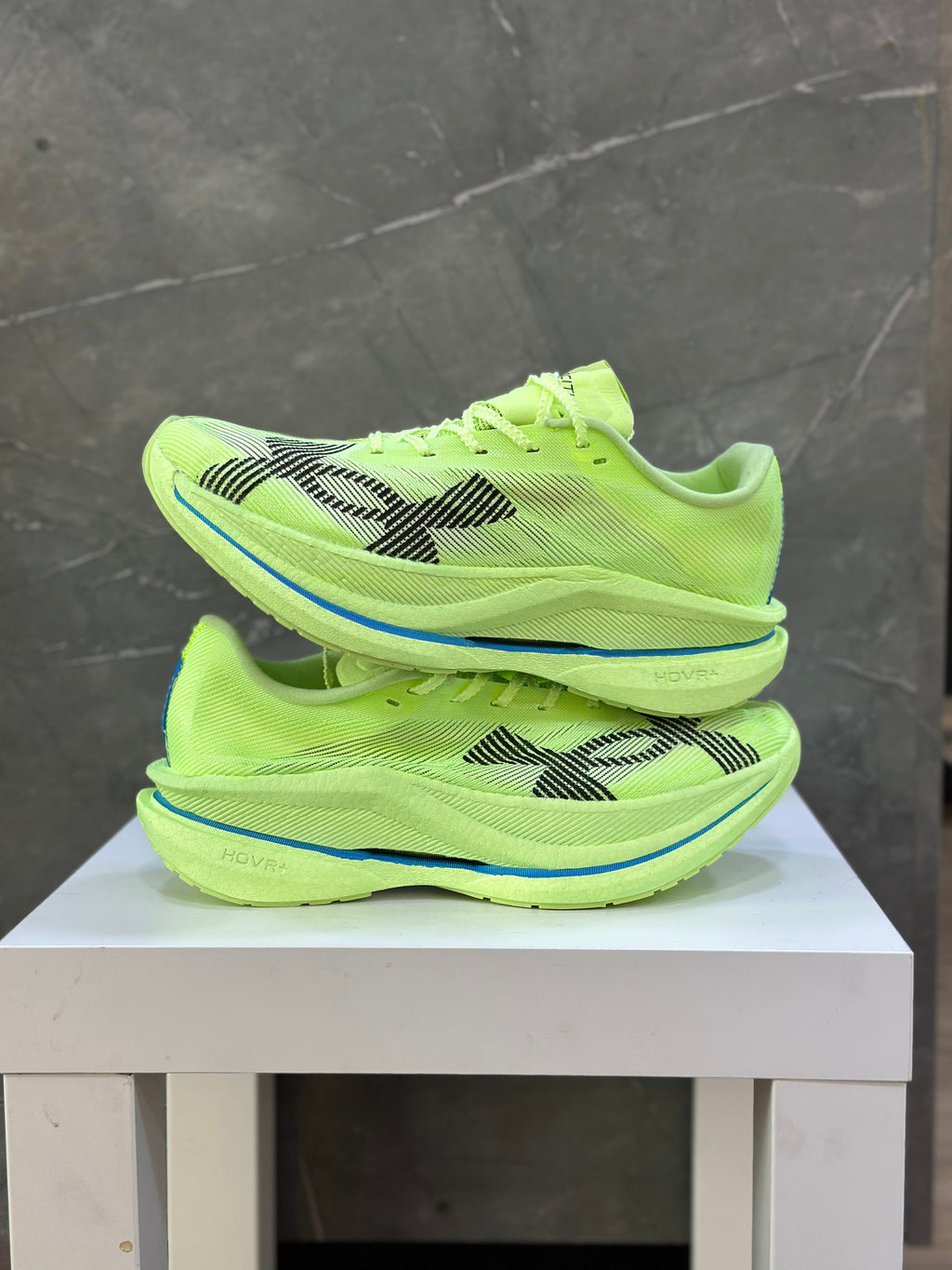UNDER ARMOR VELOCITY
