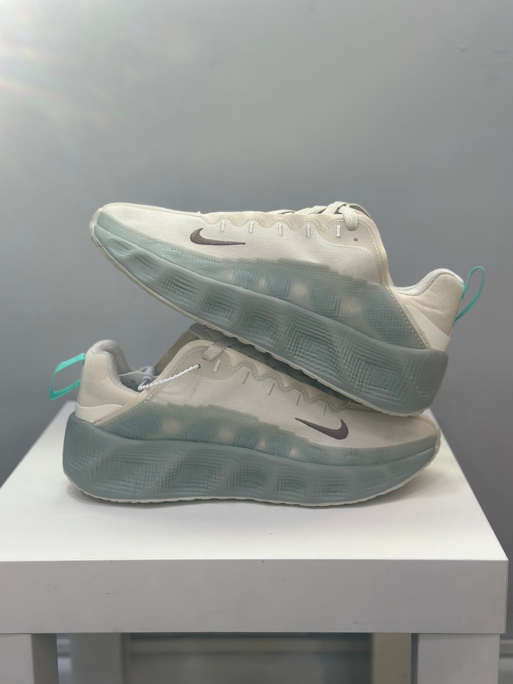 NIKE AVA ROBER