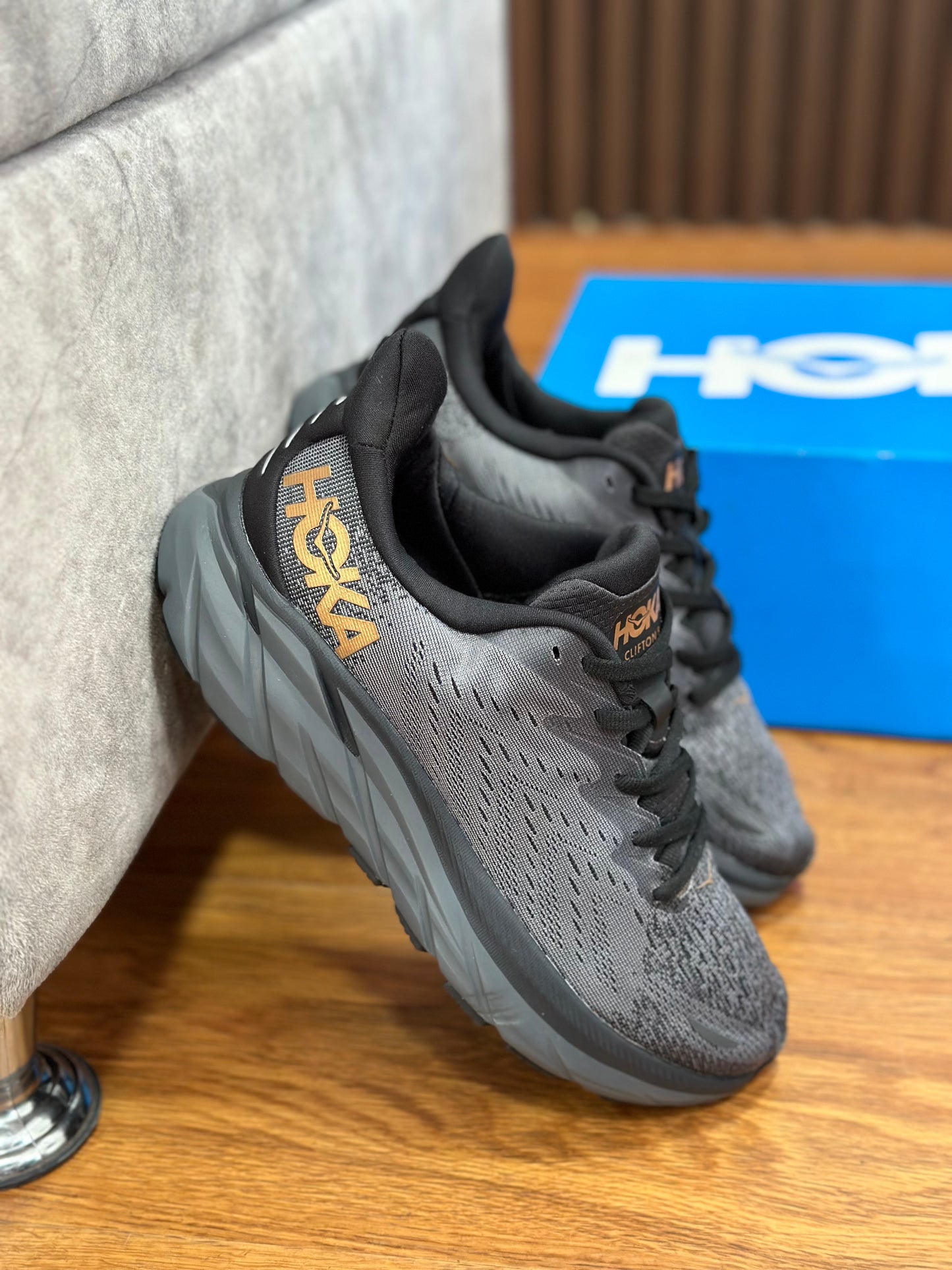 HOKA CLIFTON 8