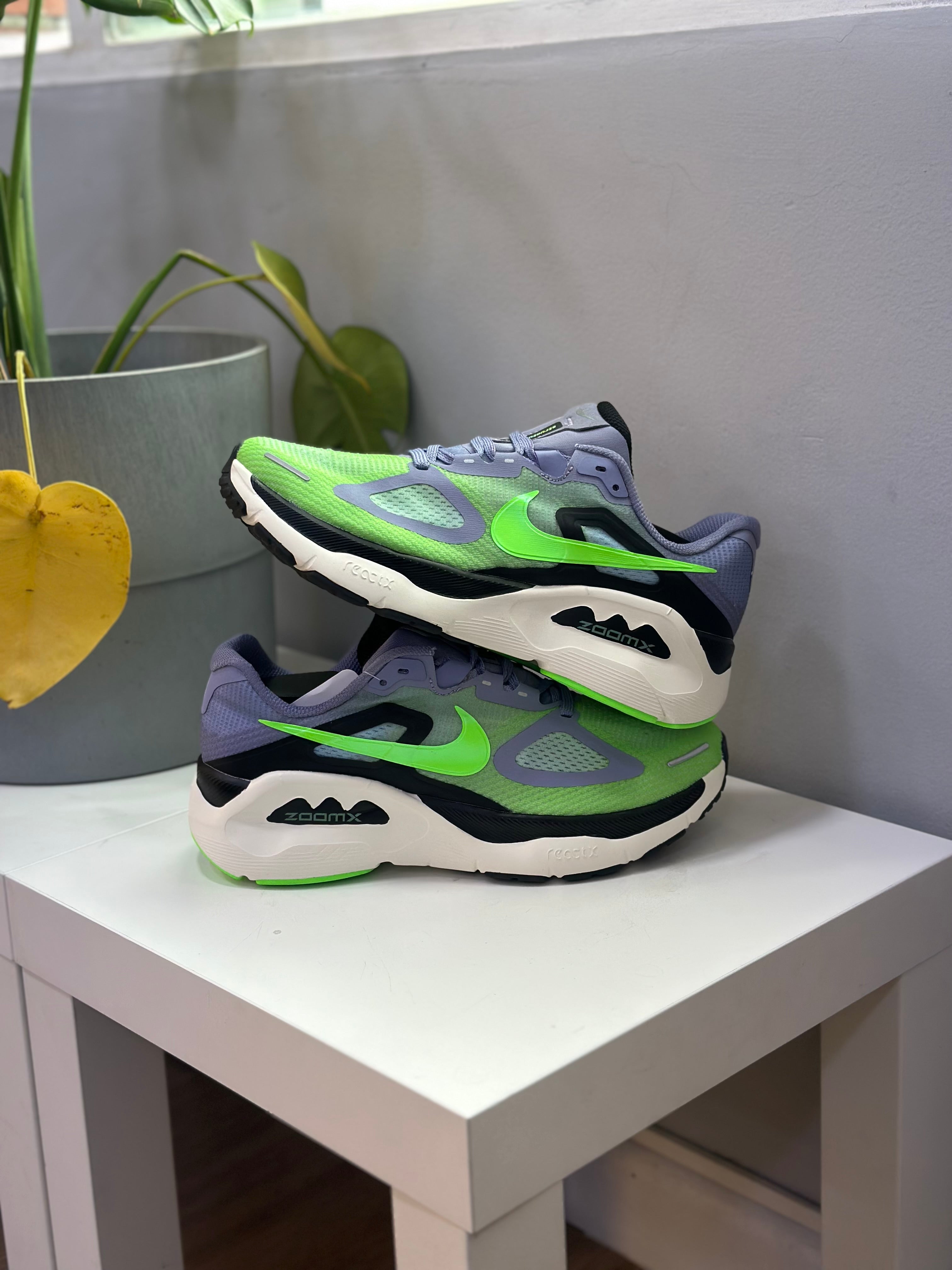 NIKE STRUCTURE 25