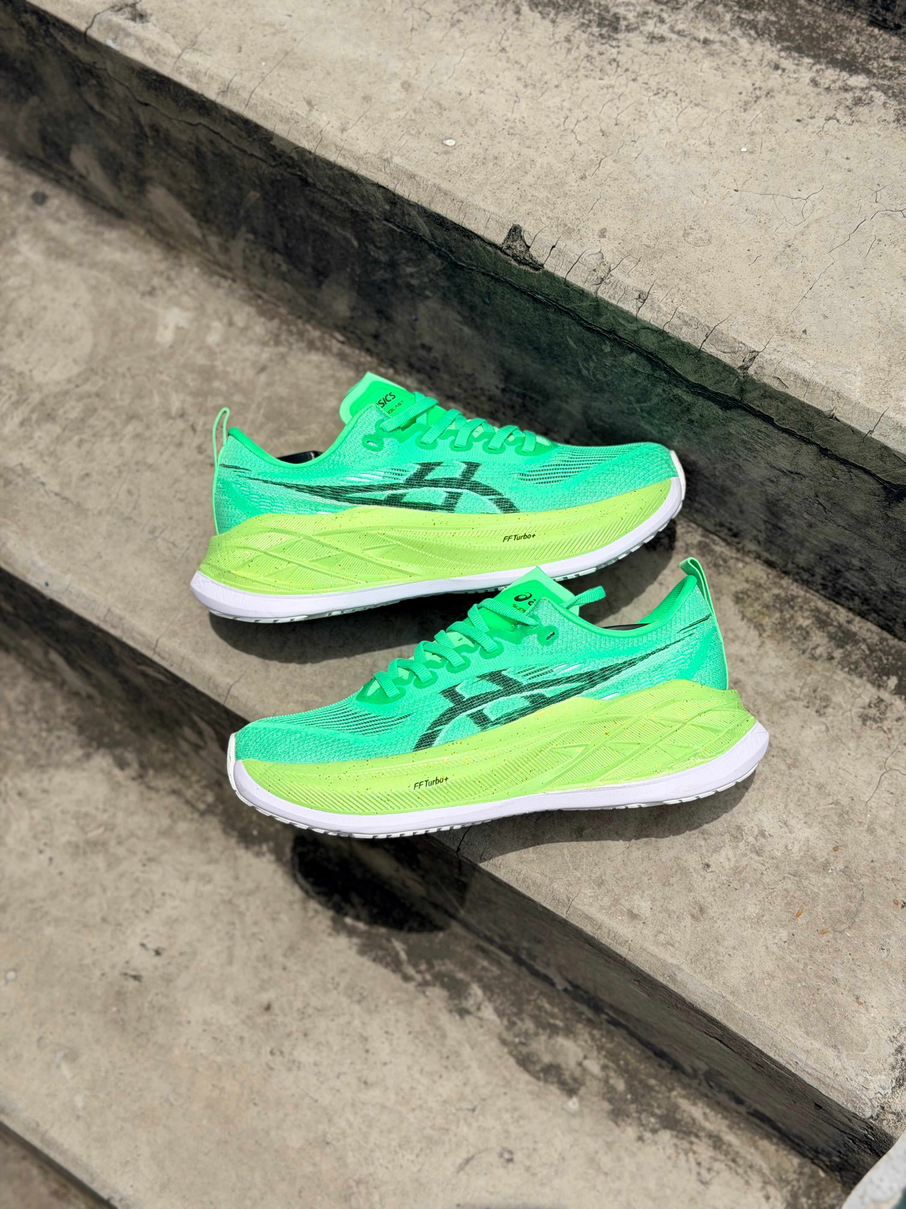 ASICS SUPERBLAST