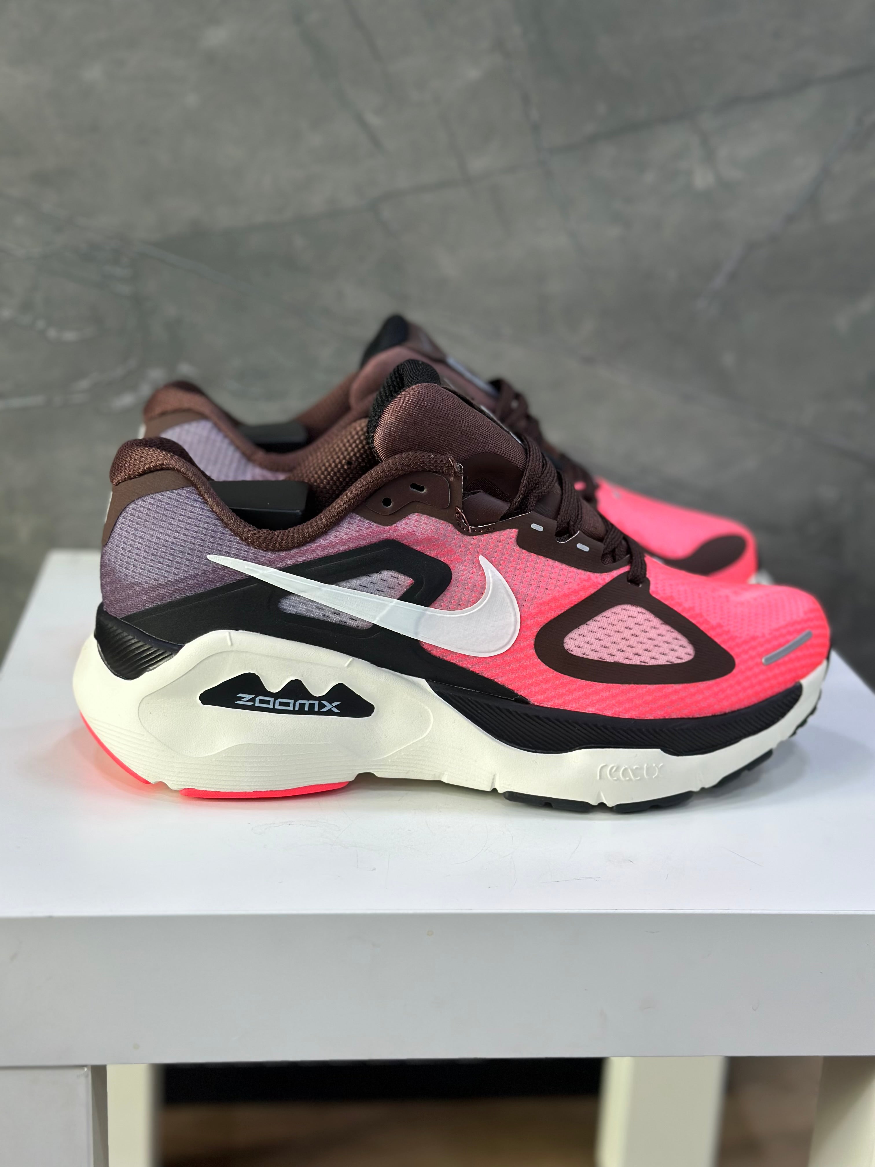 NIKE STRUCTURE PLUS