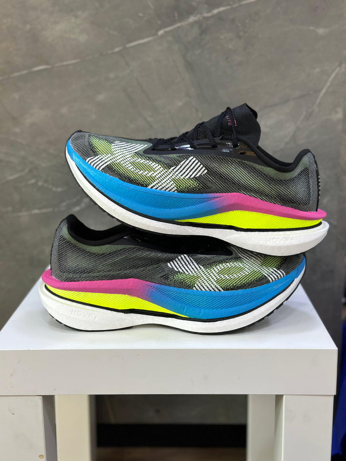UNDER ARMOR VELOCITY