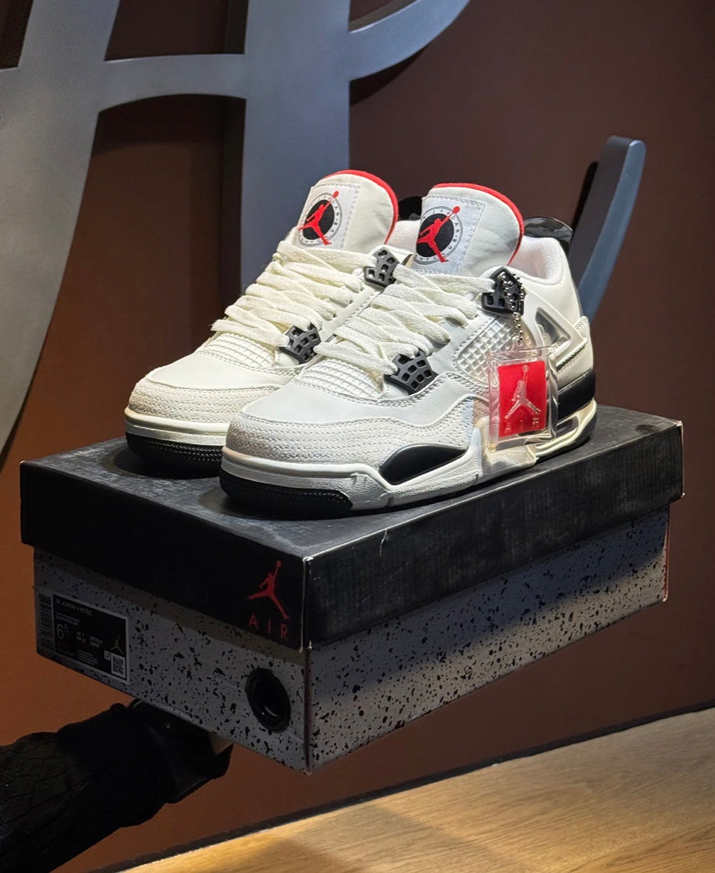 JORDAN RETRO 4