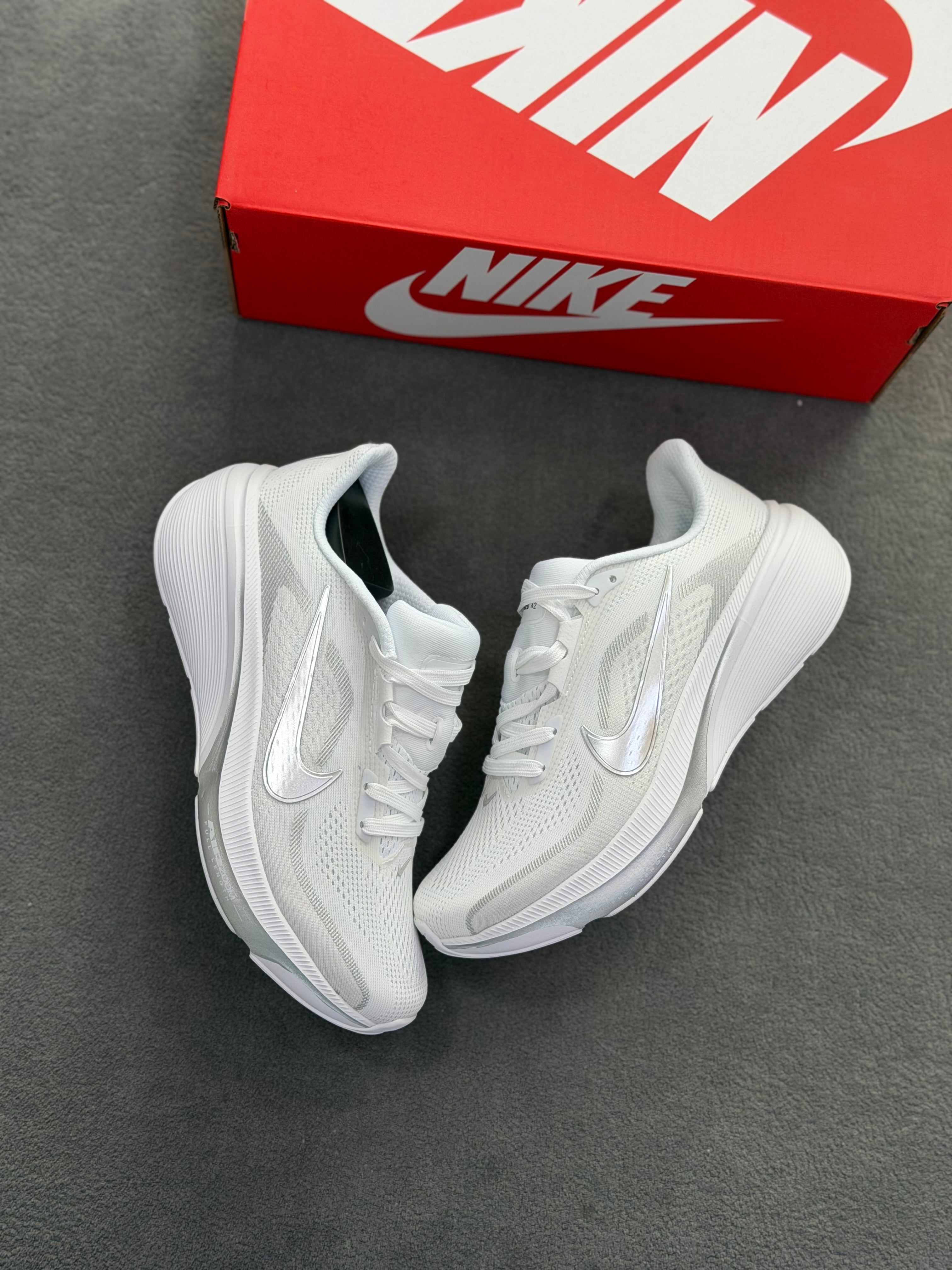 NIKE PEGASUS