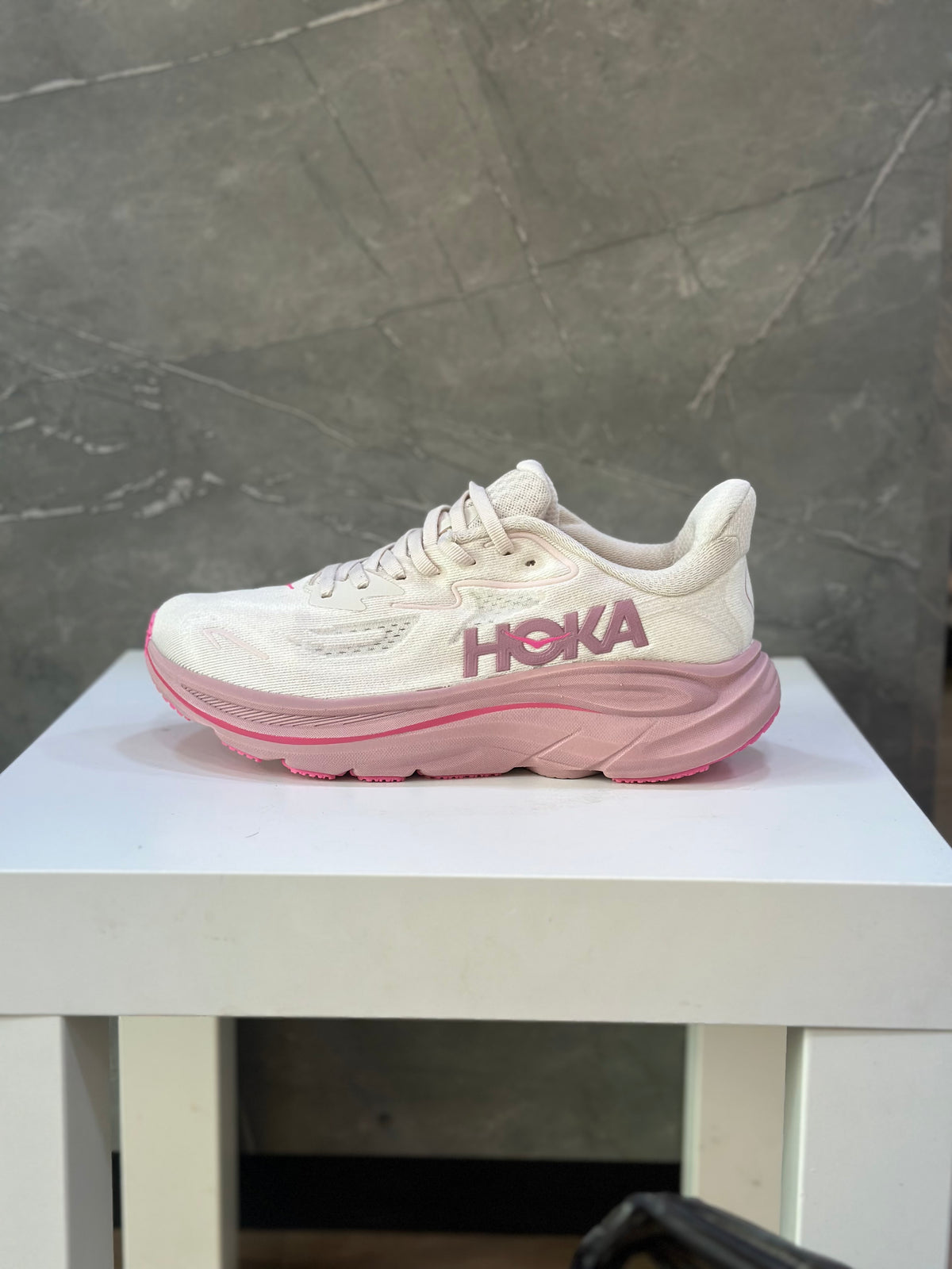HOKA CLIFTON 10