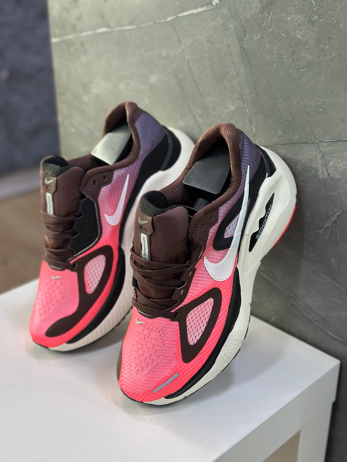 NIKE STRUCTURE PLUS