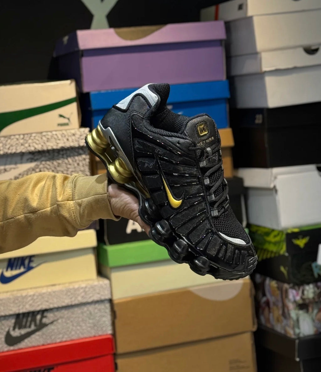 NIKE SHOX