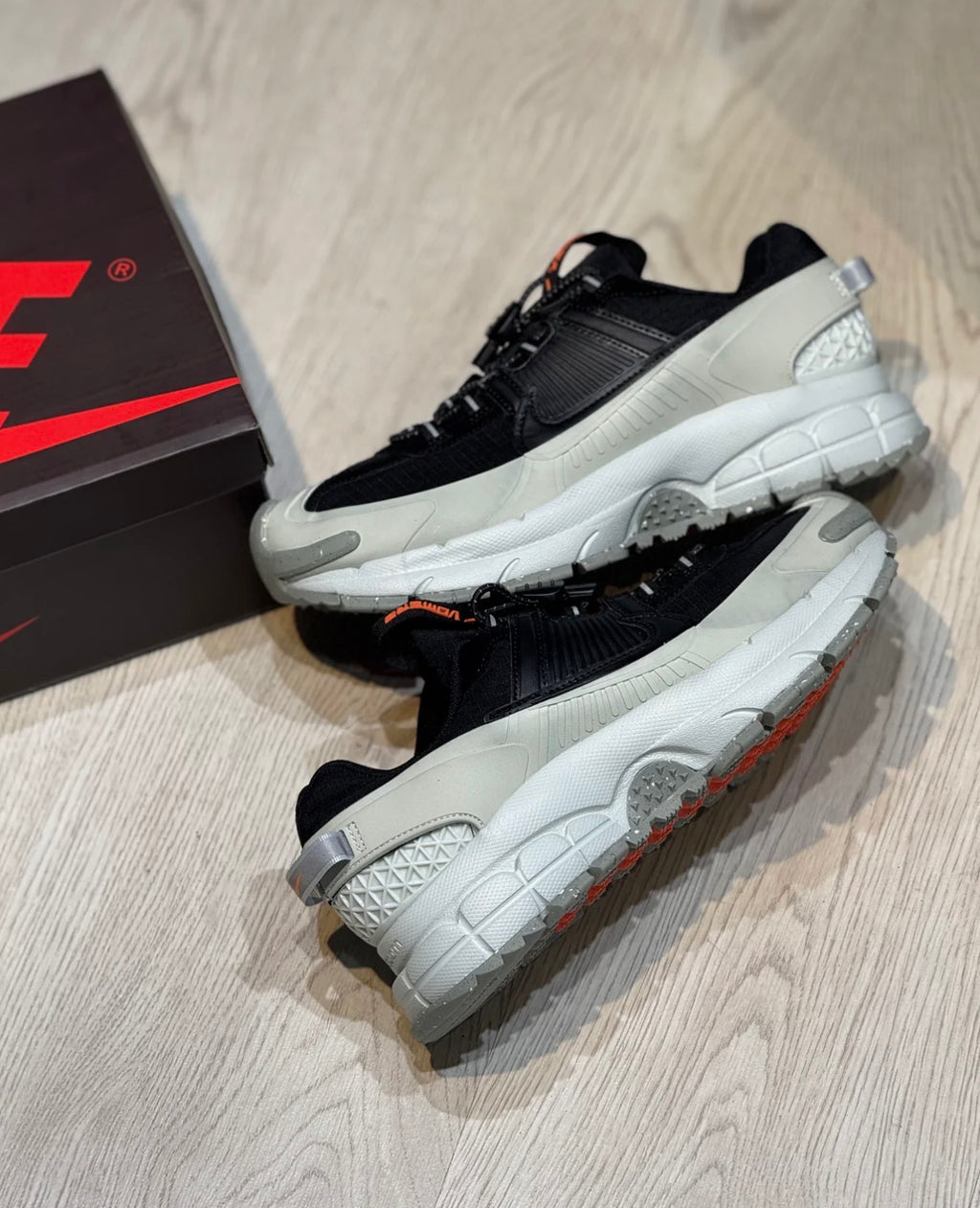 NIKE VOMERO 8