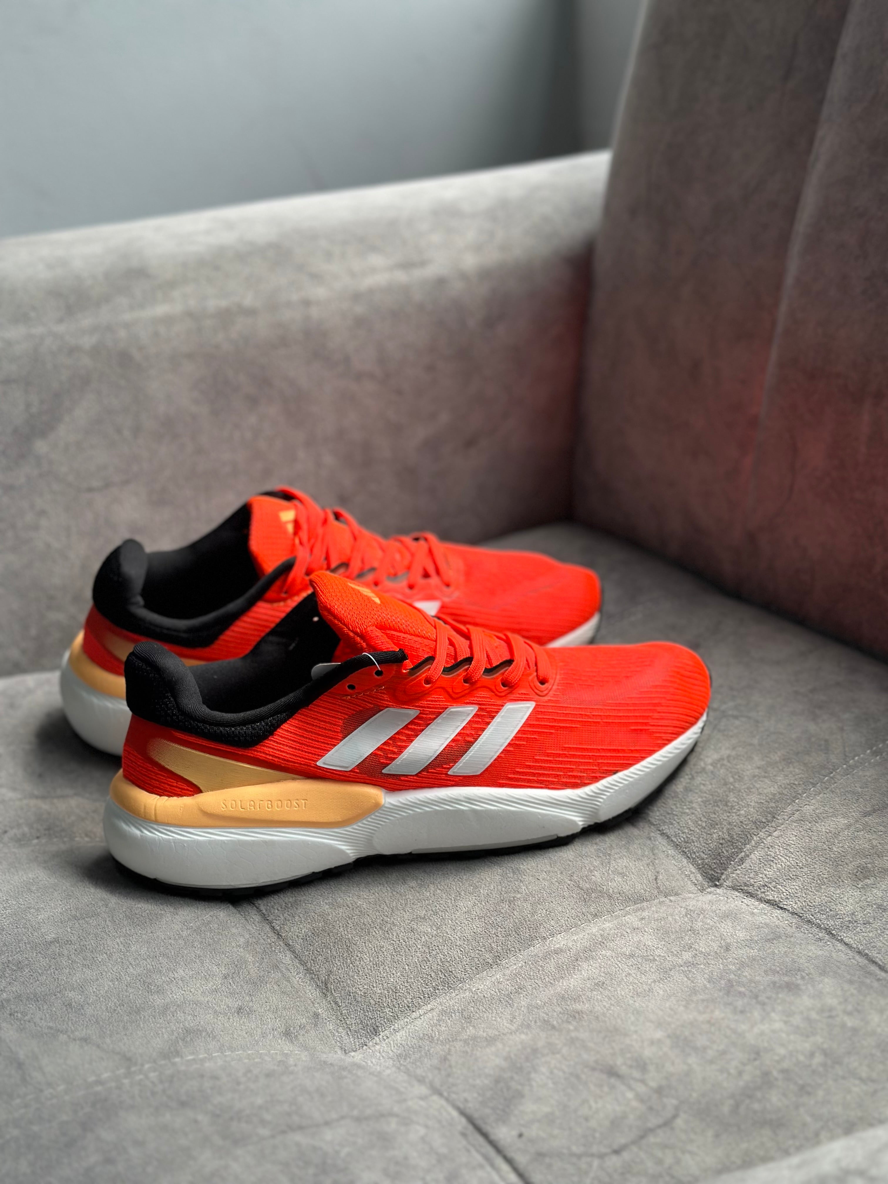 ADIDAS SOLARBOOST