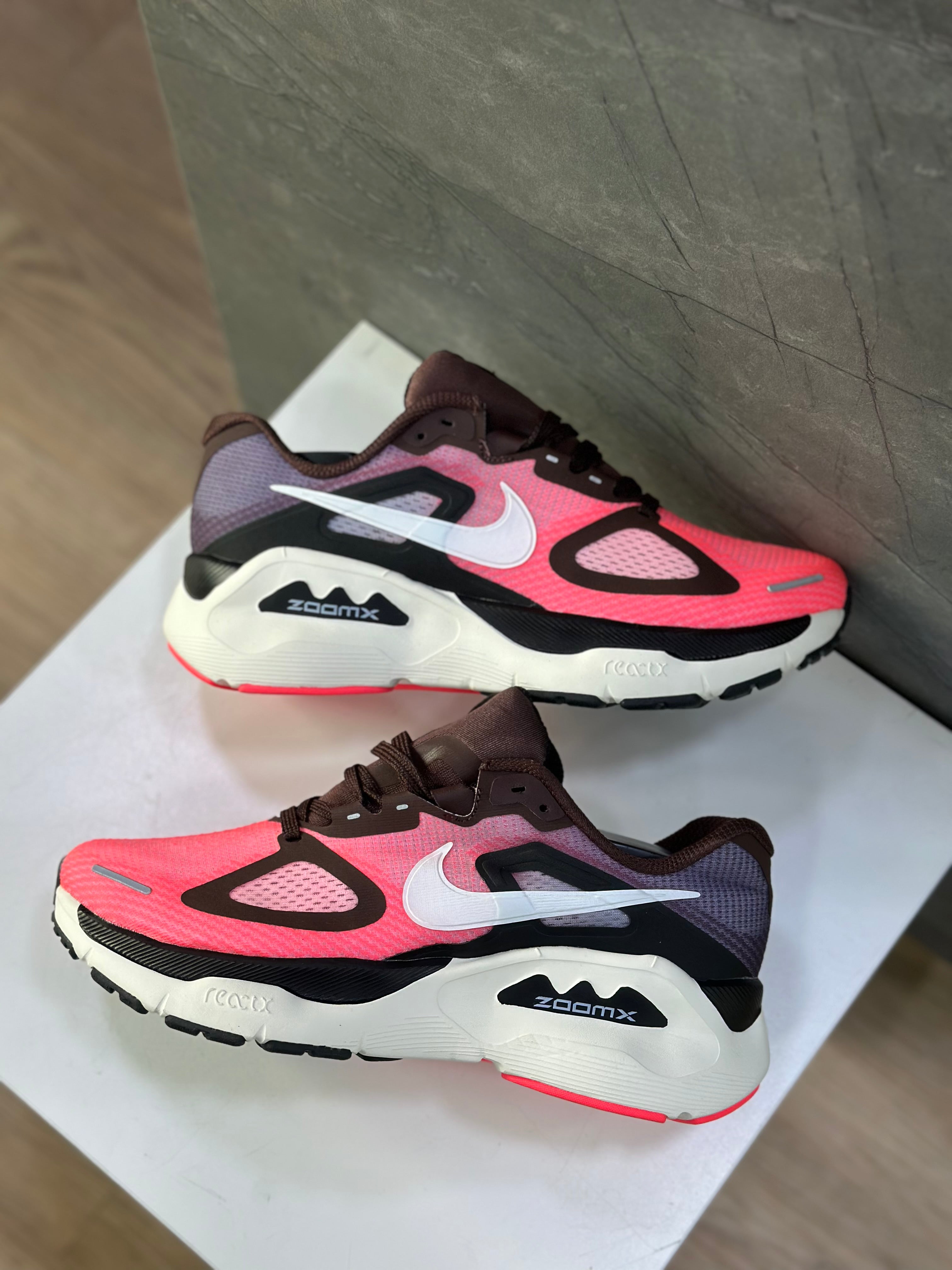 NIKE STRUCTURE PLUS