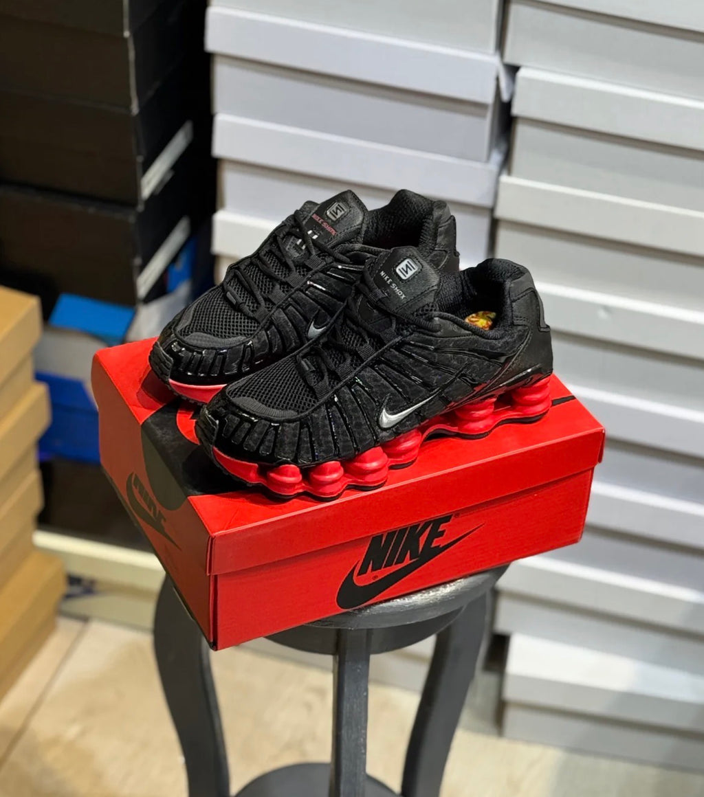 NIKE SHOX