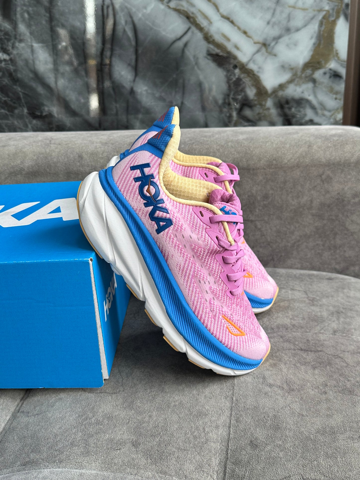 HOKA CLIFTON 9