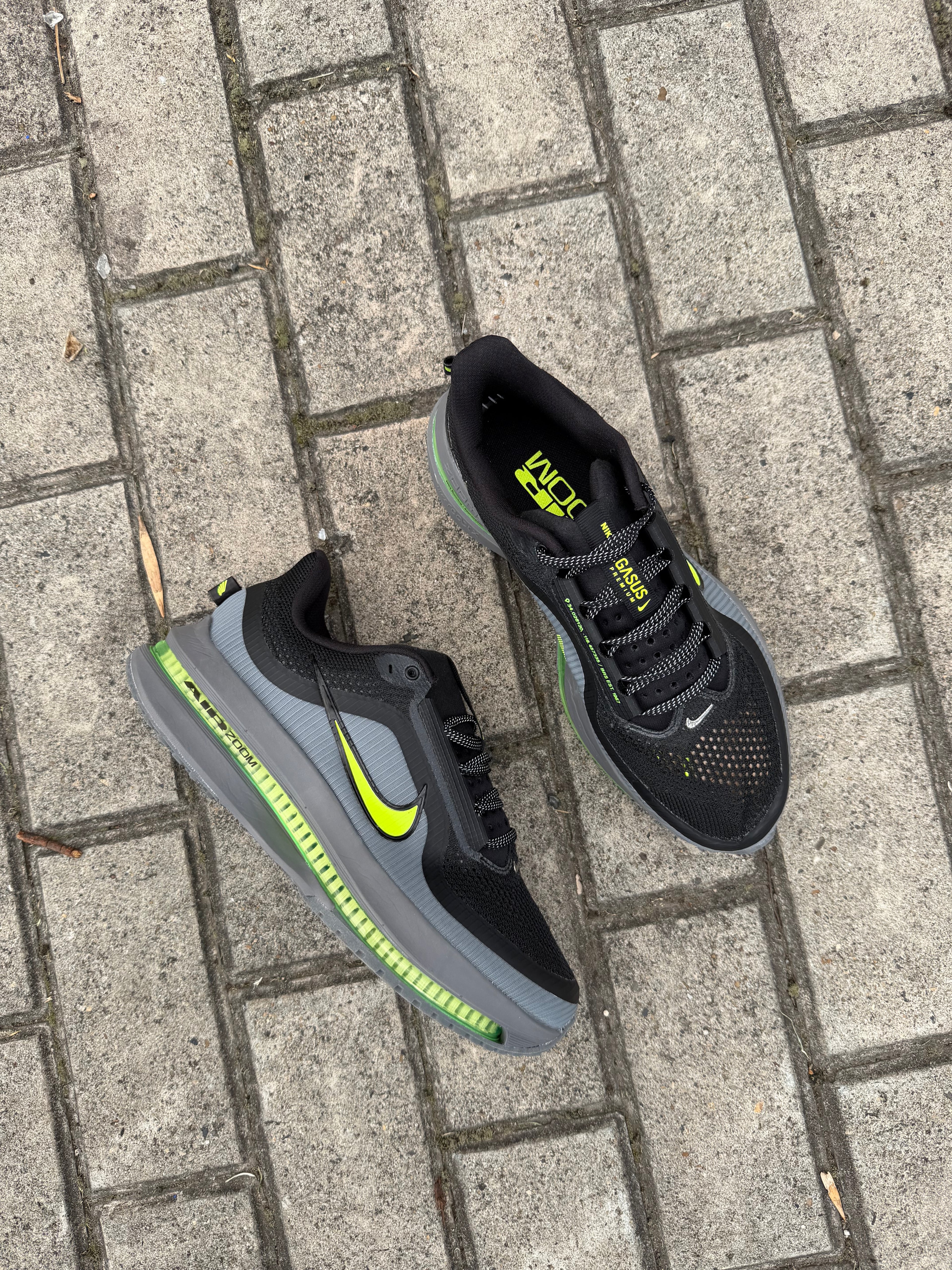 NIKE ZOOM RUN