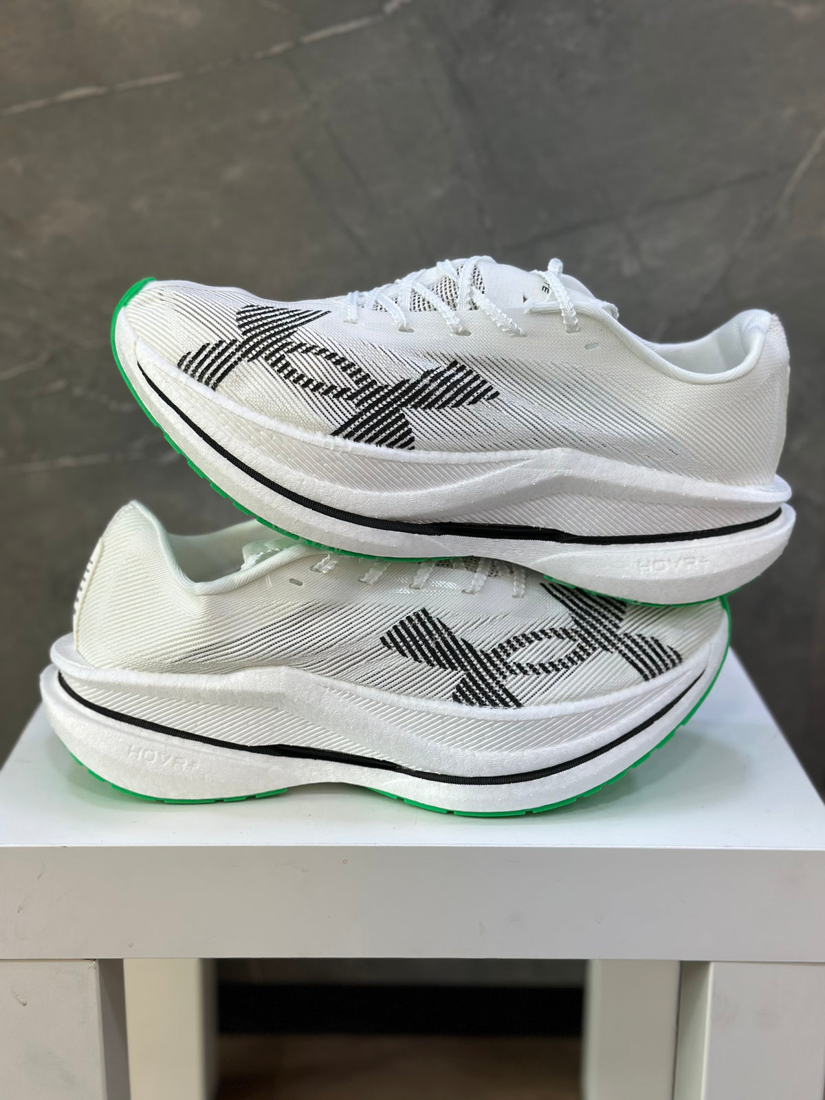 UNDER ARMOR VELOCITY