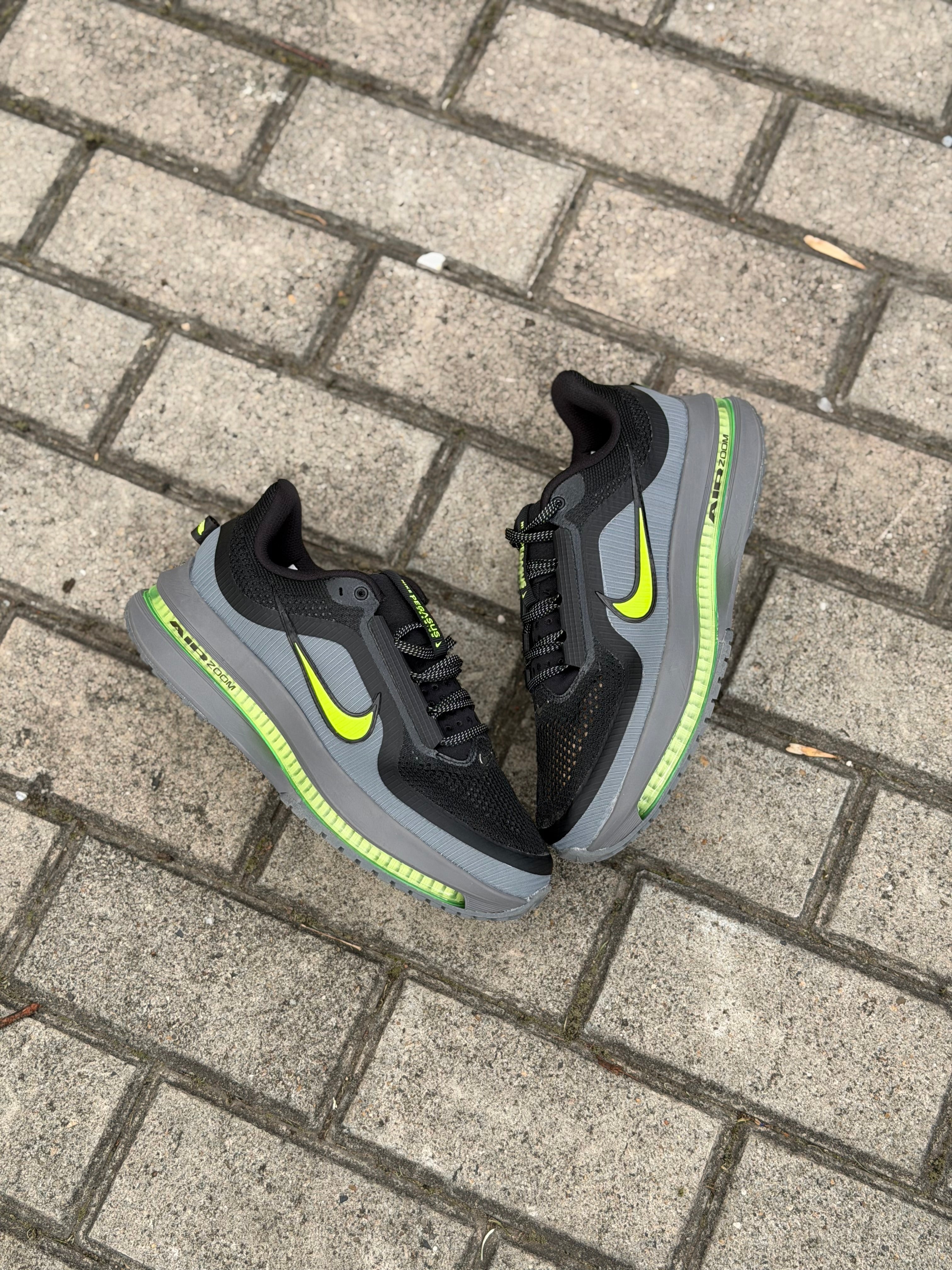 NIKE ZOOM RUN