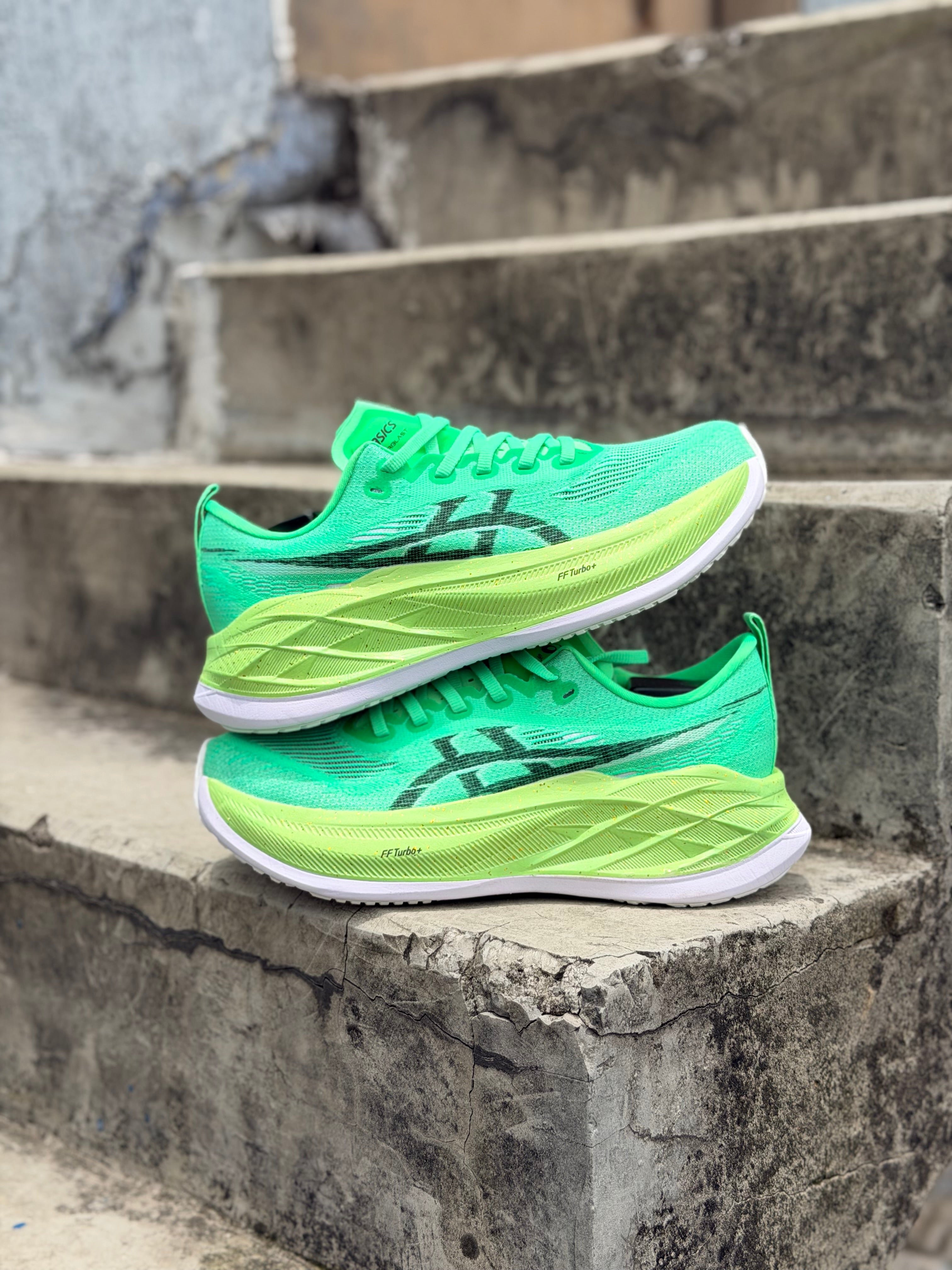 ASICS SUPERBLAST