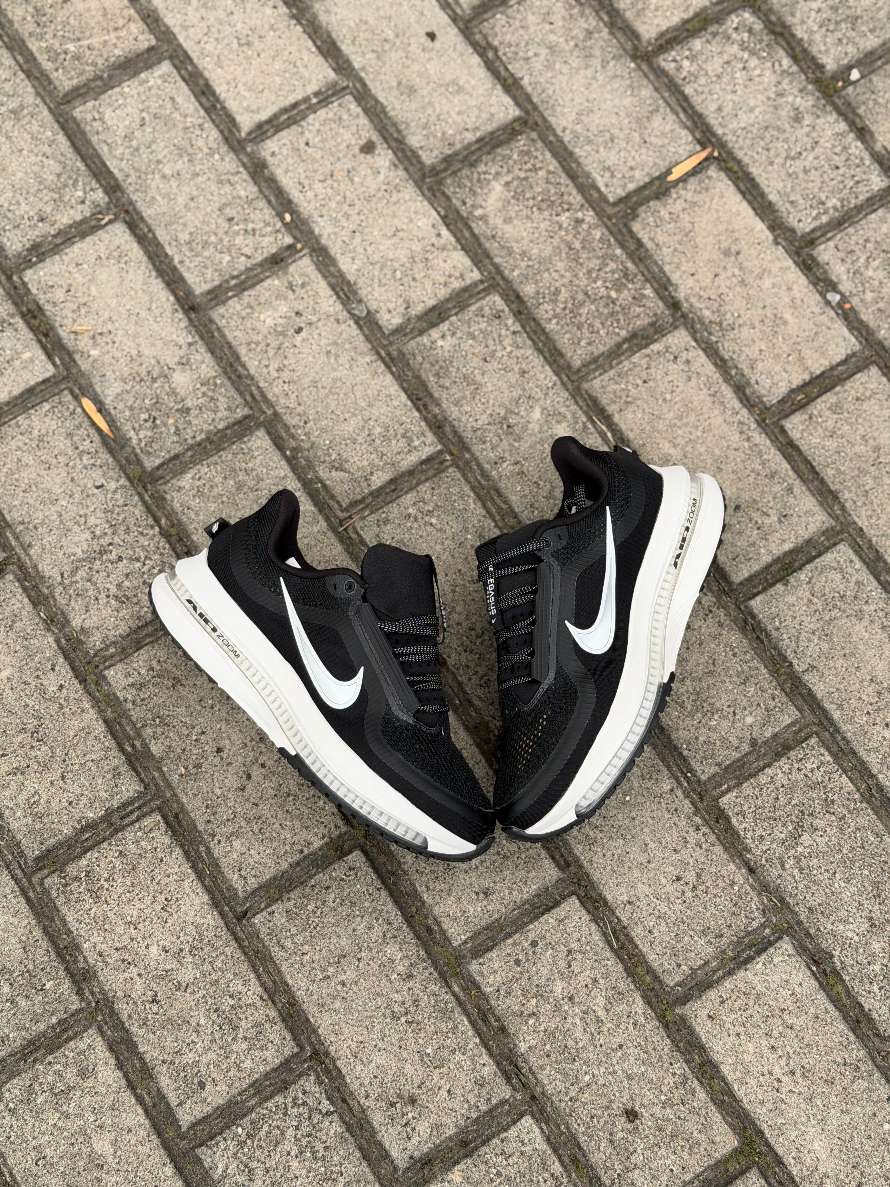 NIKE ZOOM RUN