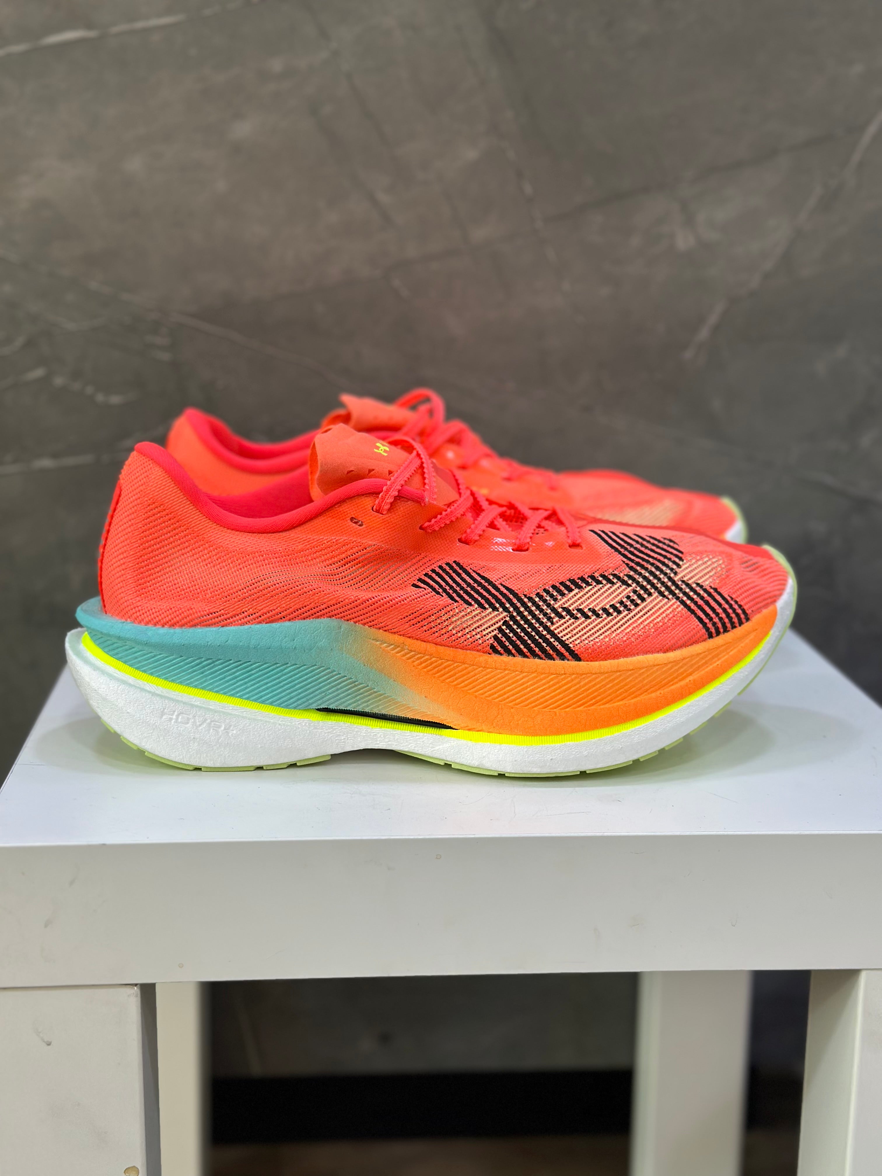 UNDER ARMOR VELOCITY