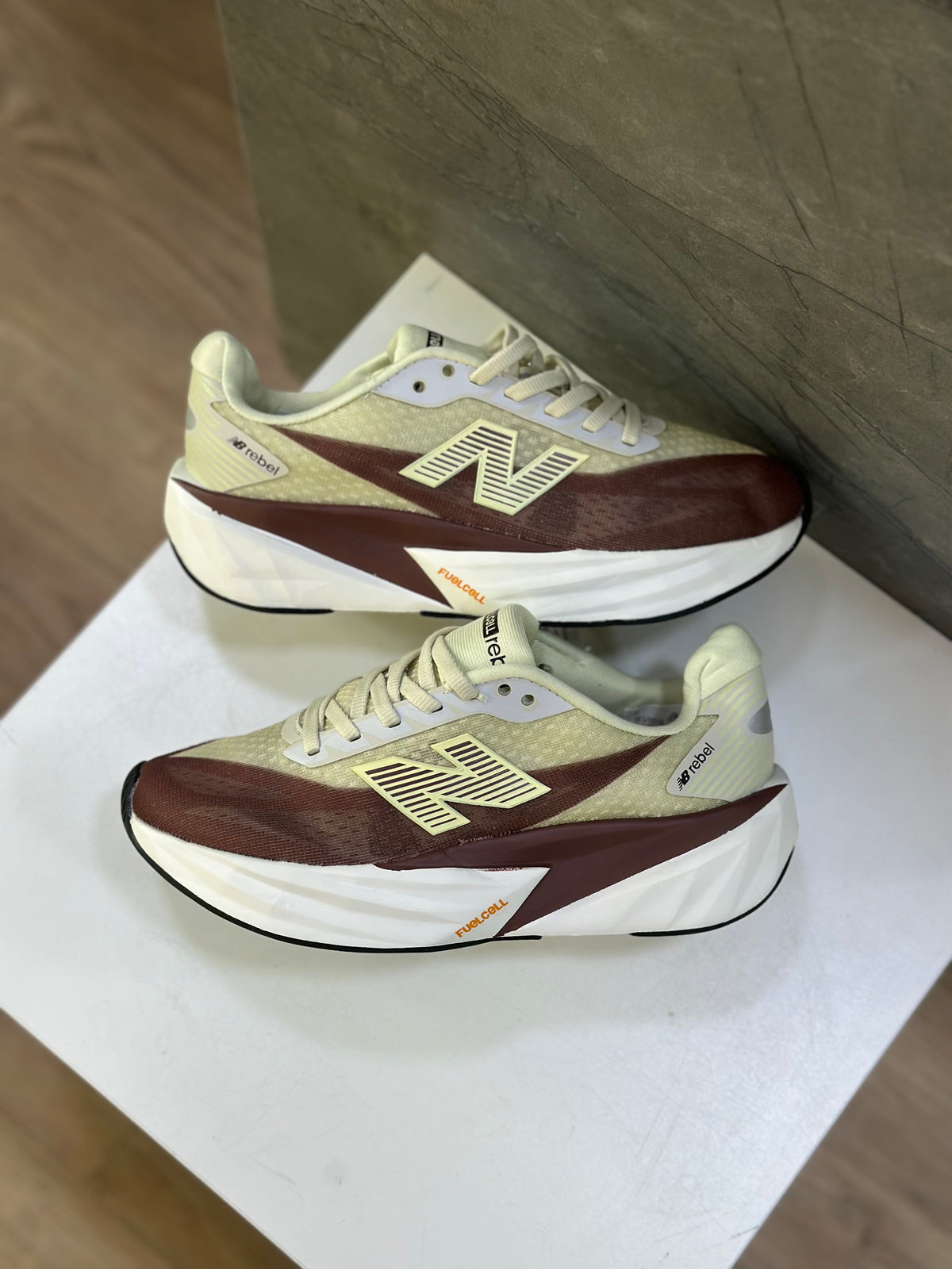NEW BALANCE REBEL