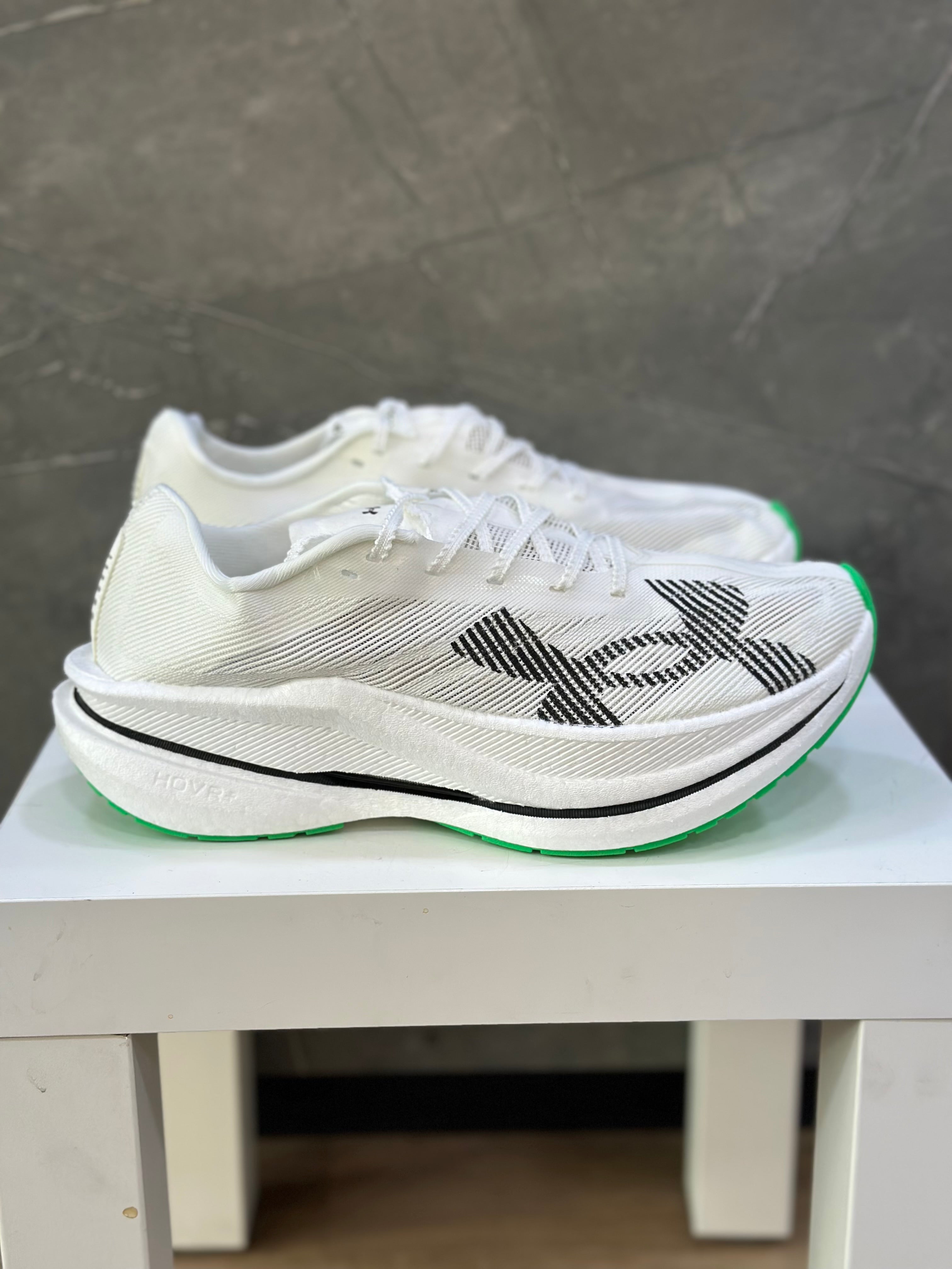 UNDER ARMOR VELOCITY