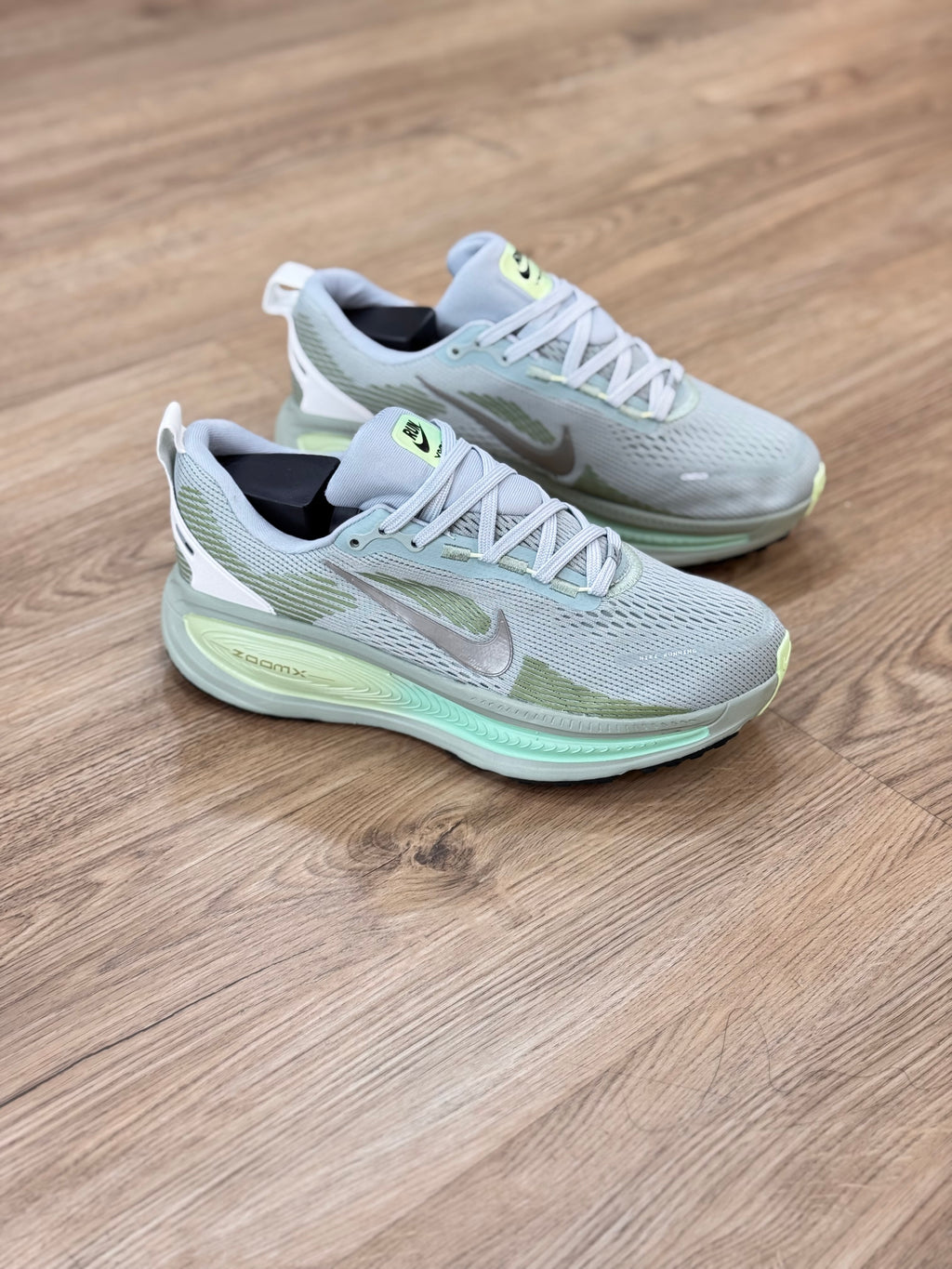 NIKE VOMERO 18