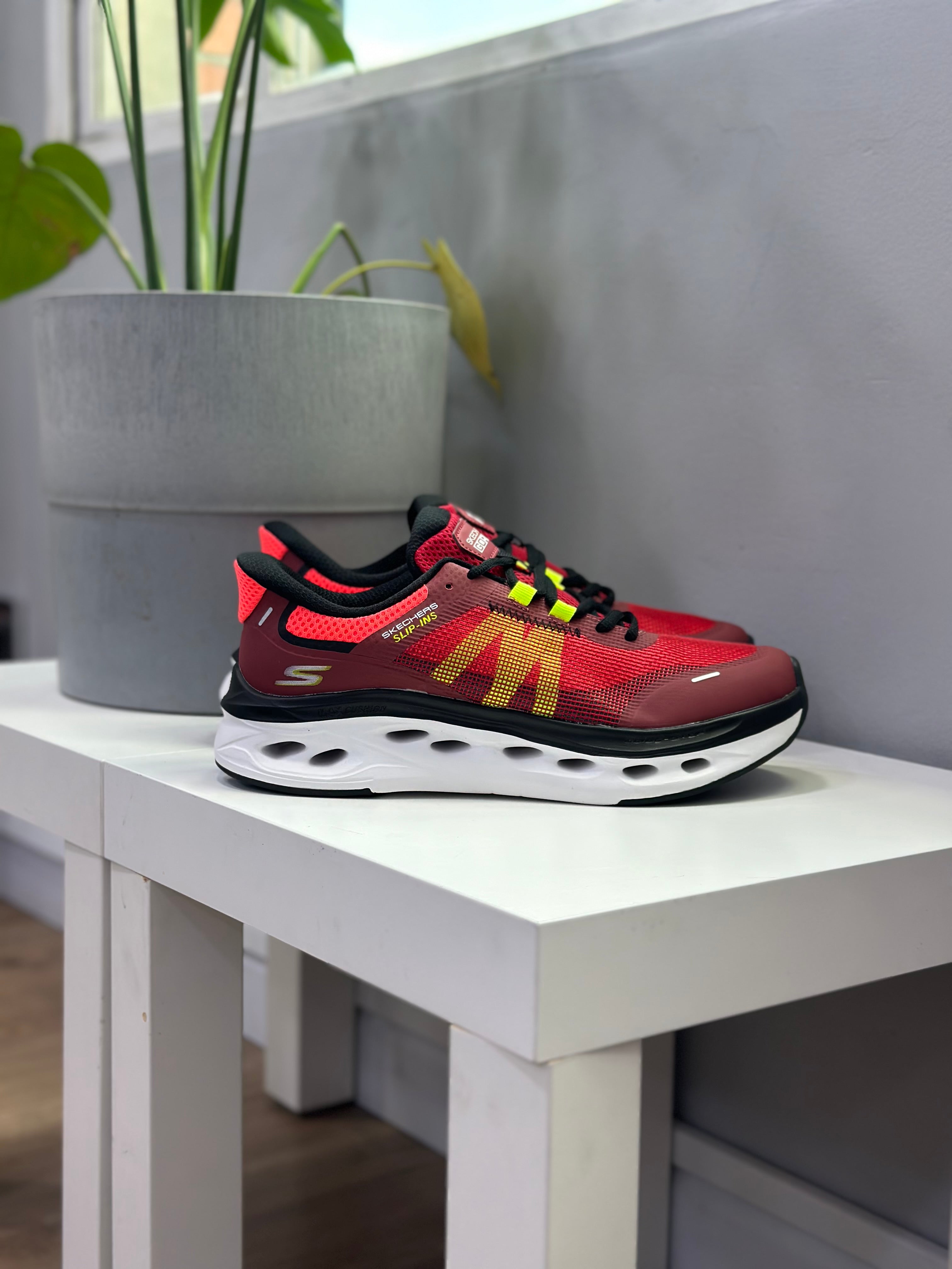 SKECHERS SLIP-INS MAX