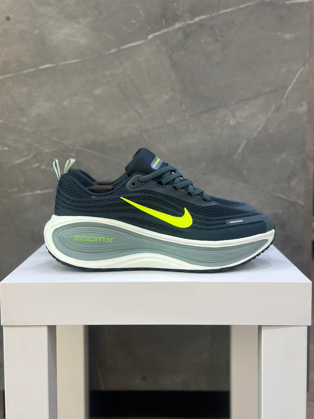 NIKE VOMERO PLUS
