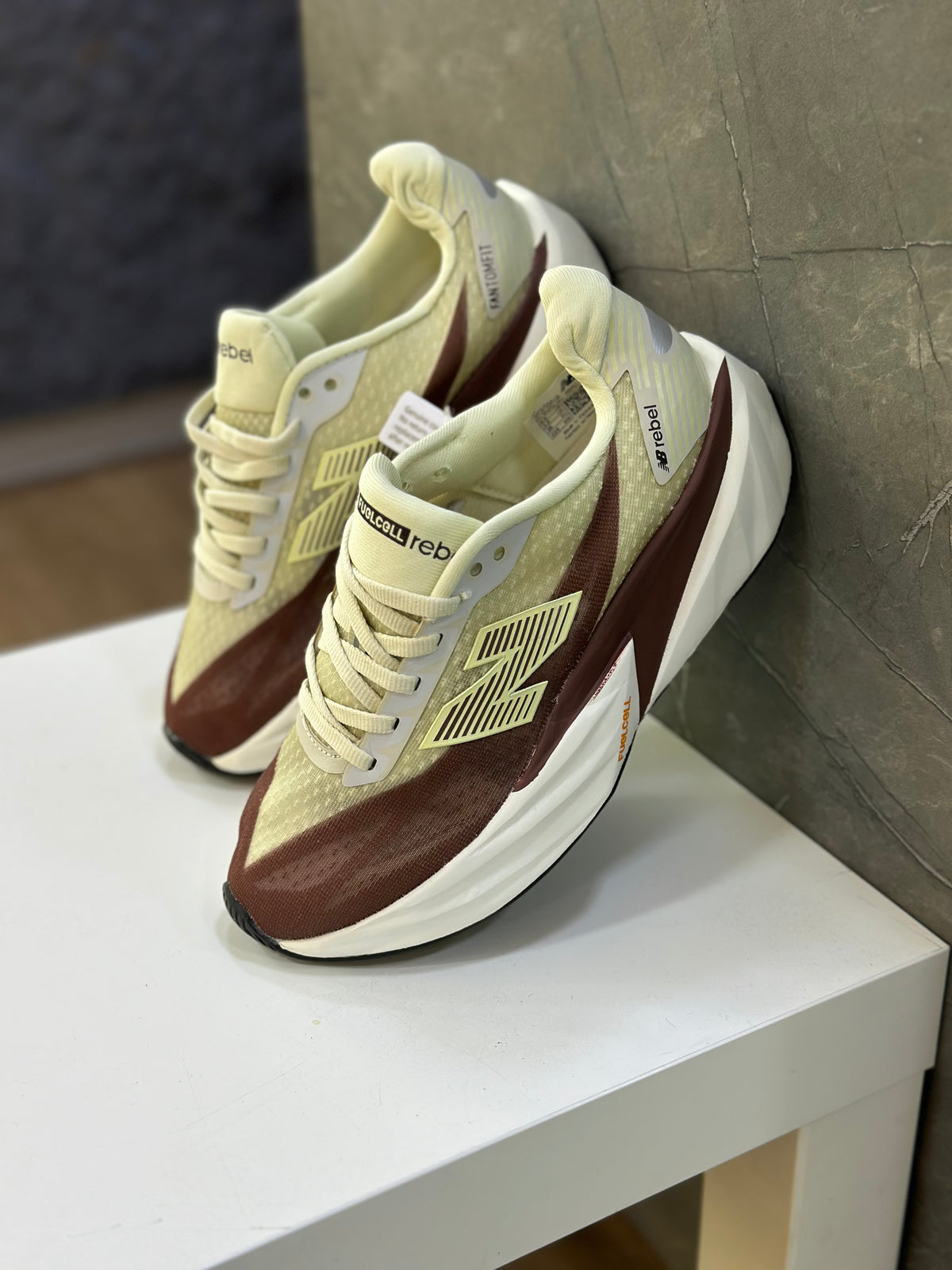 NEW BALANCE REBEL