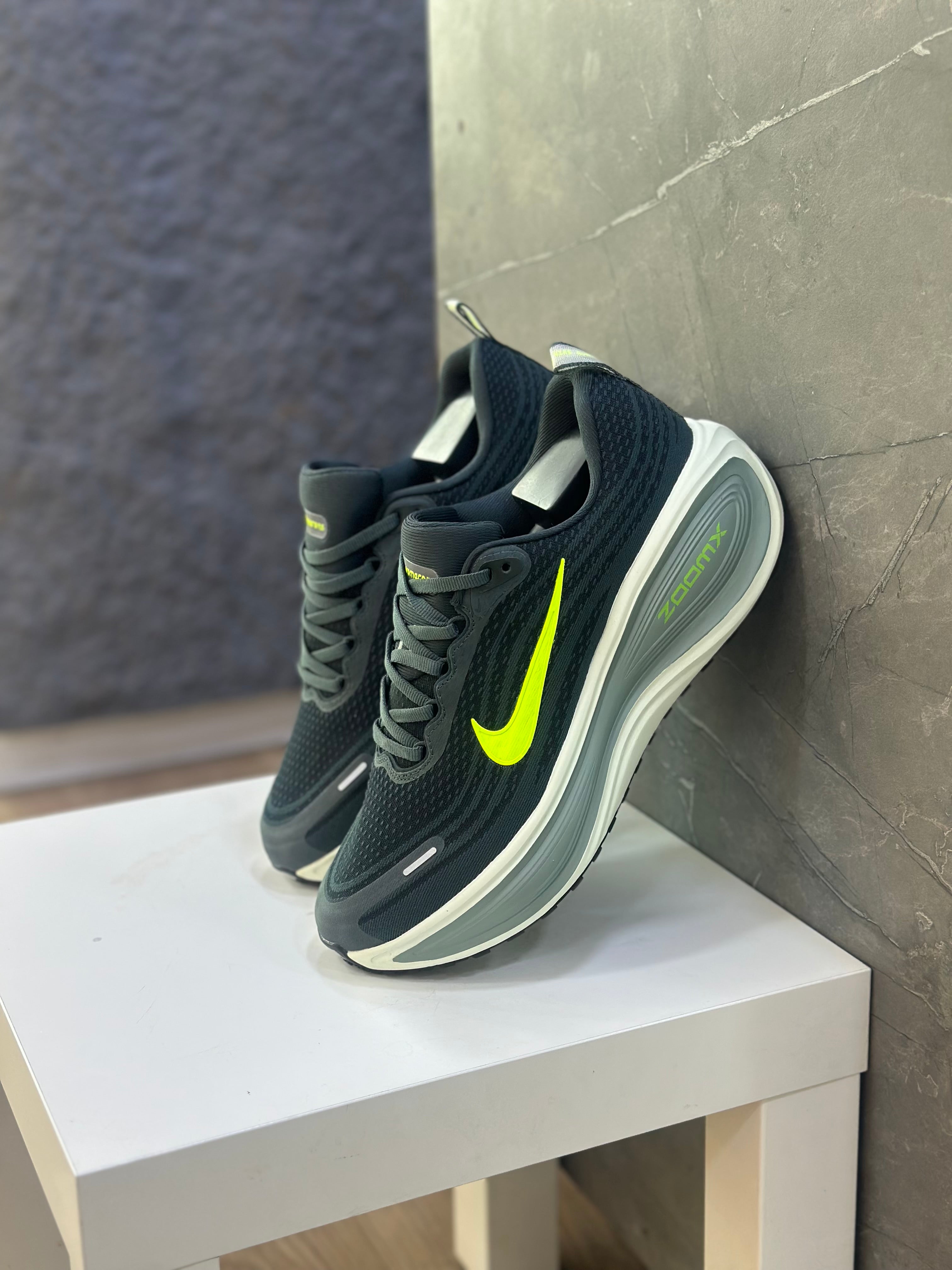 NIKE VOMERO PLUS
