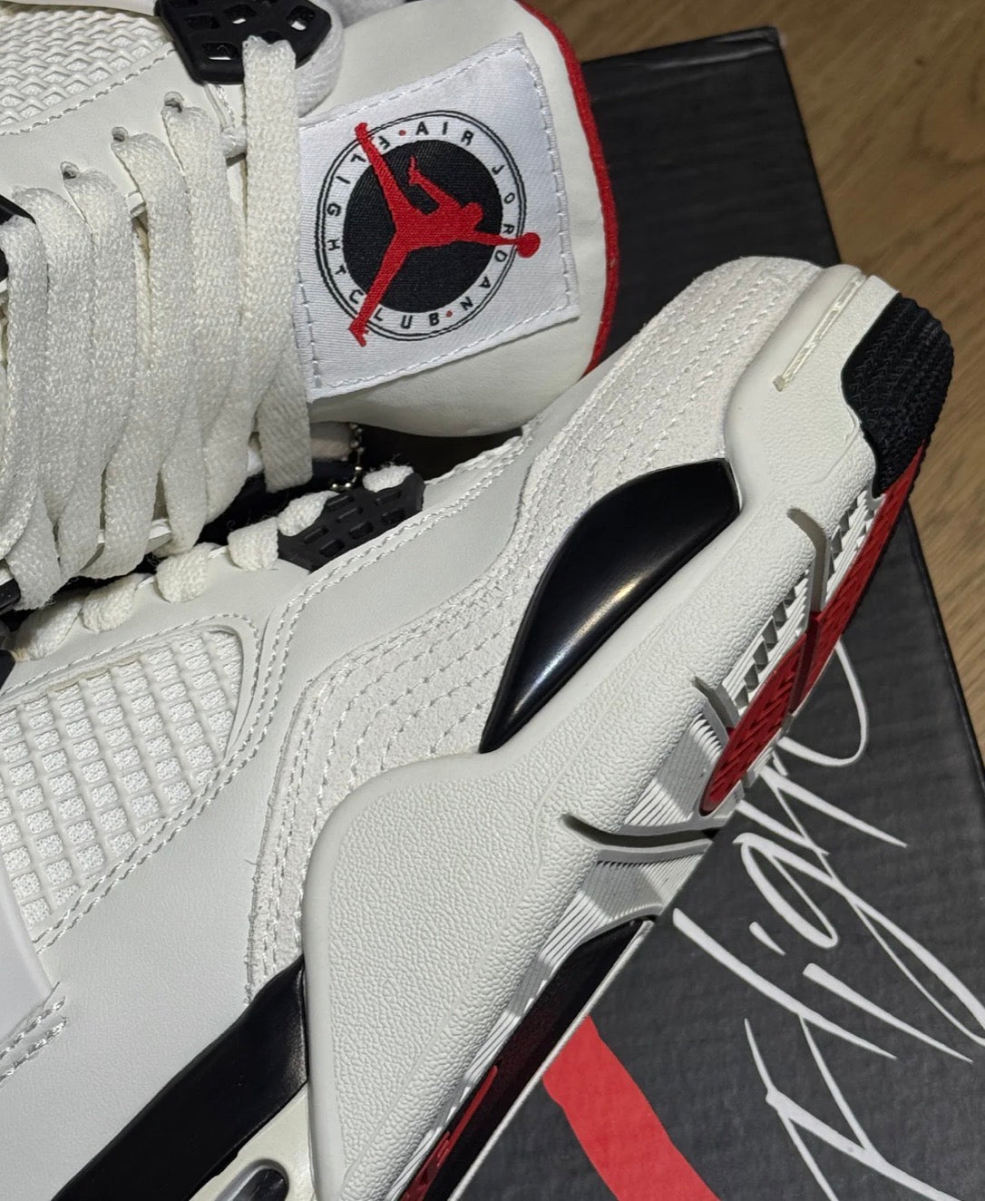 JORDAN RETRO 4