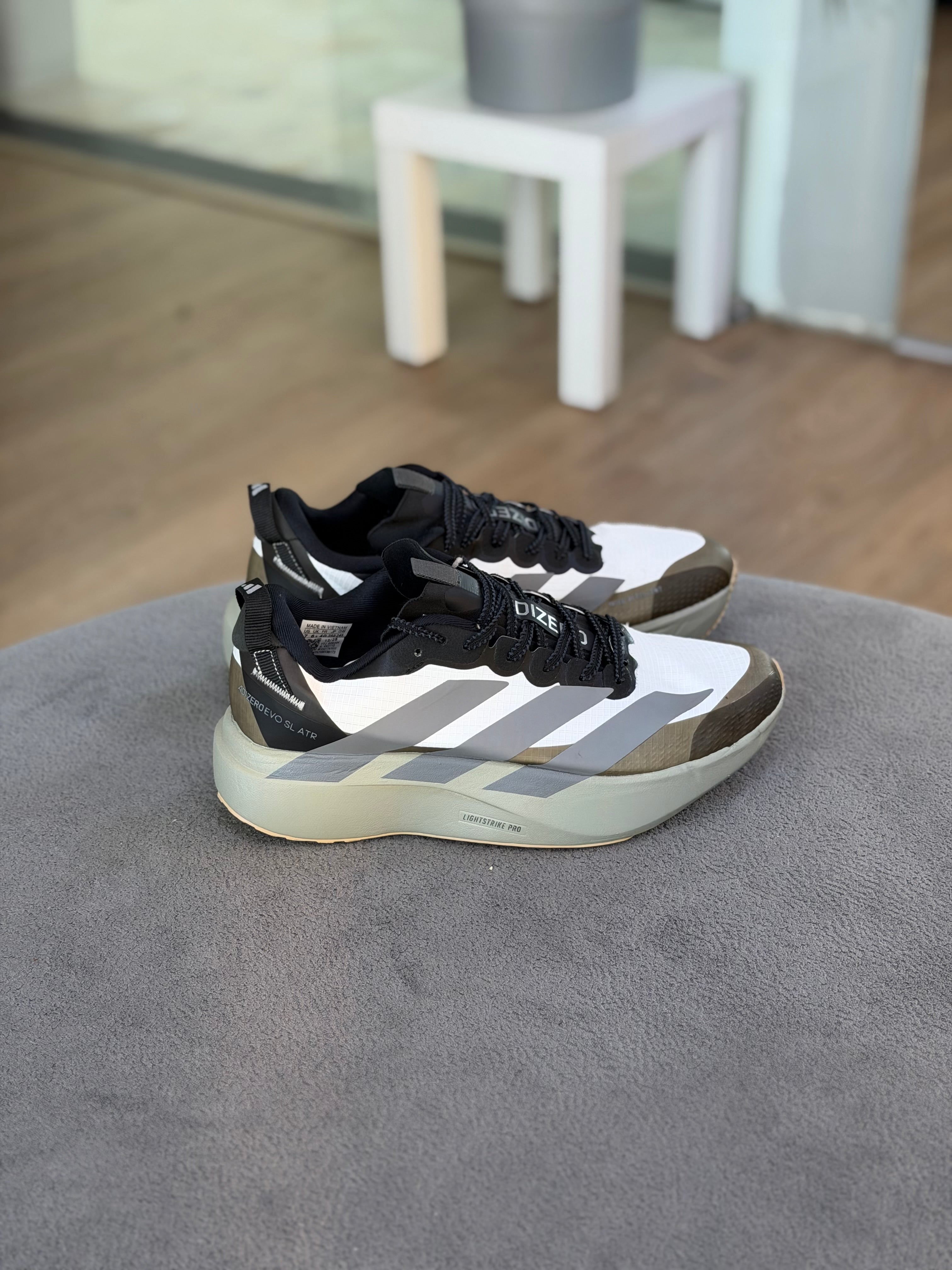 ADIDAS SL