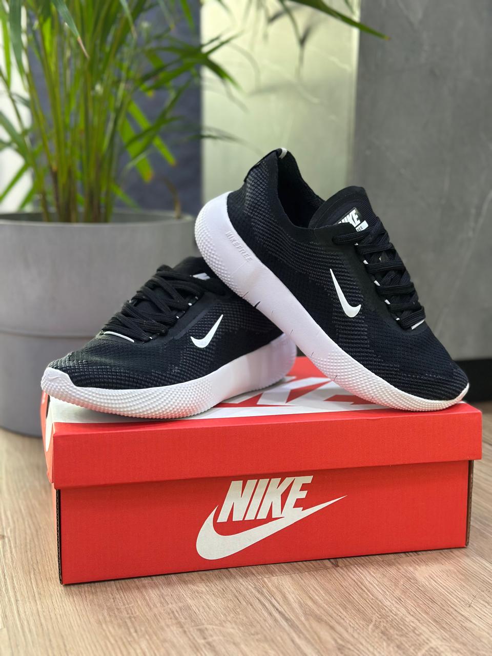 NIKE FREE