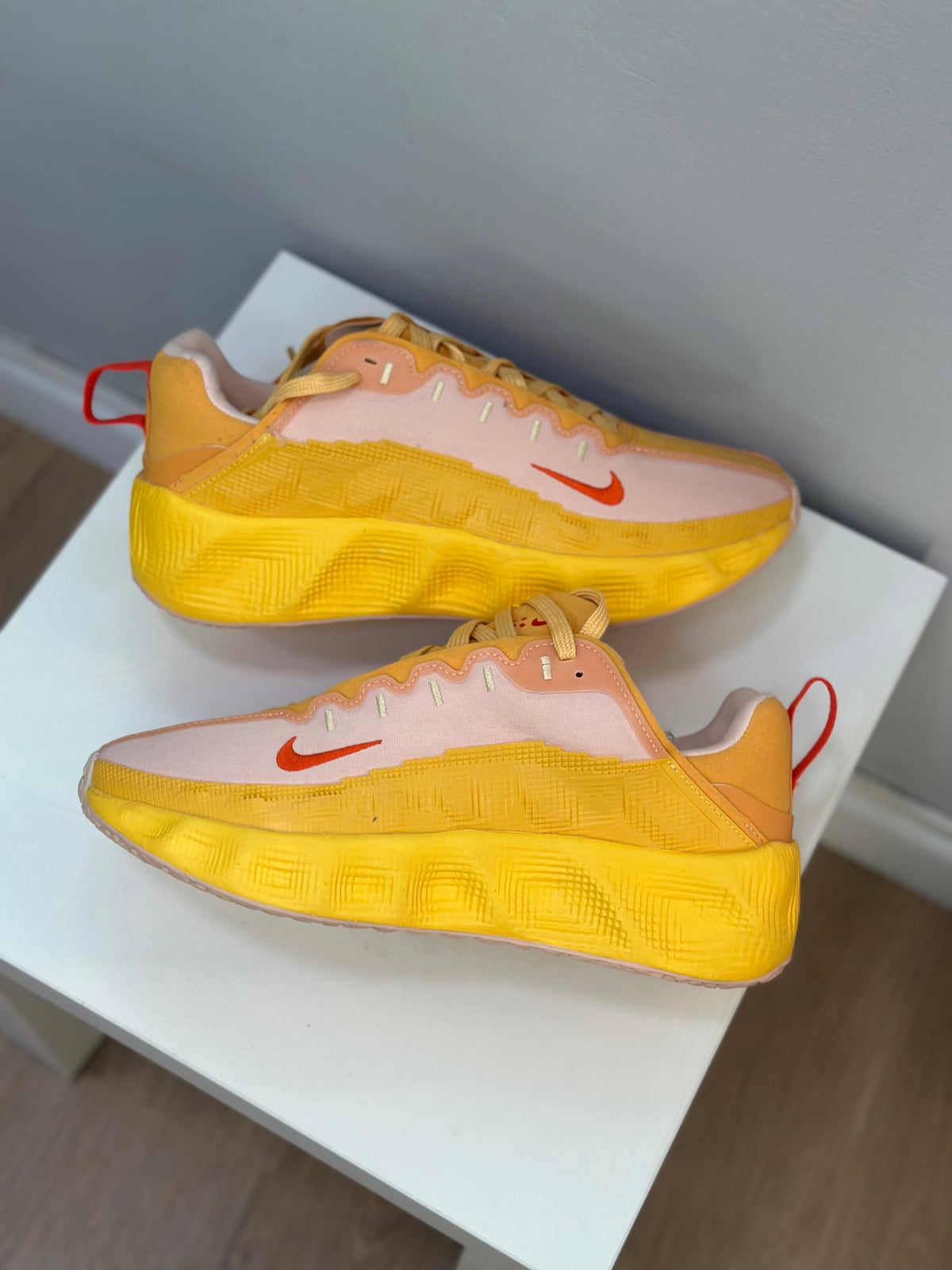 NIKE AVA ROBER