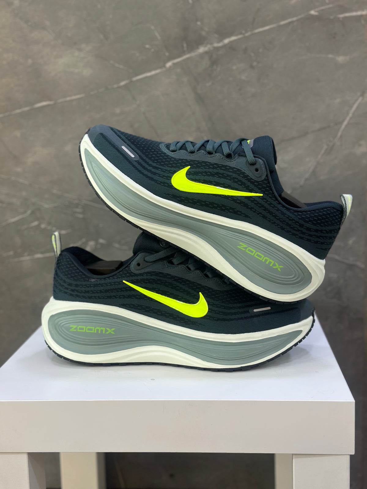 NIKE VOMERO PLUS