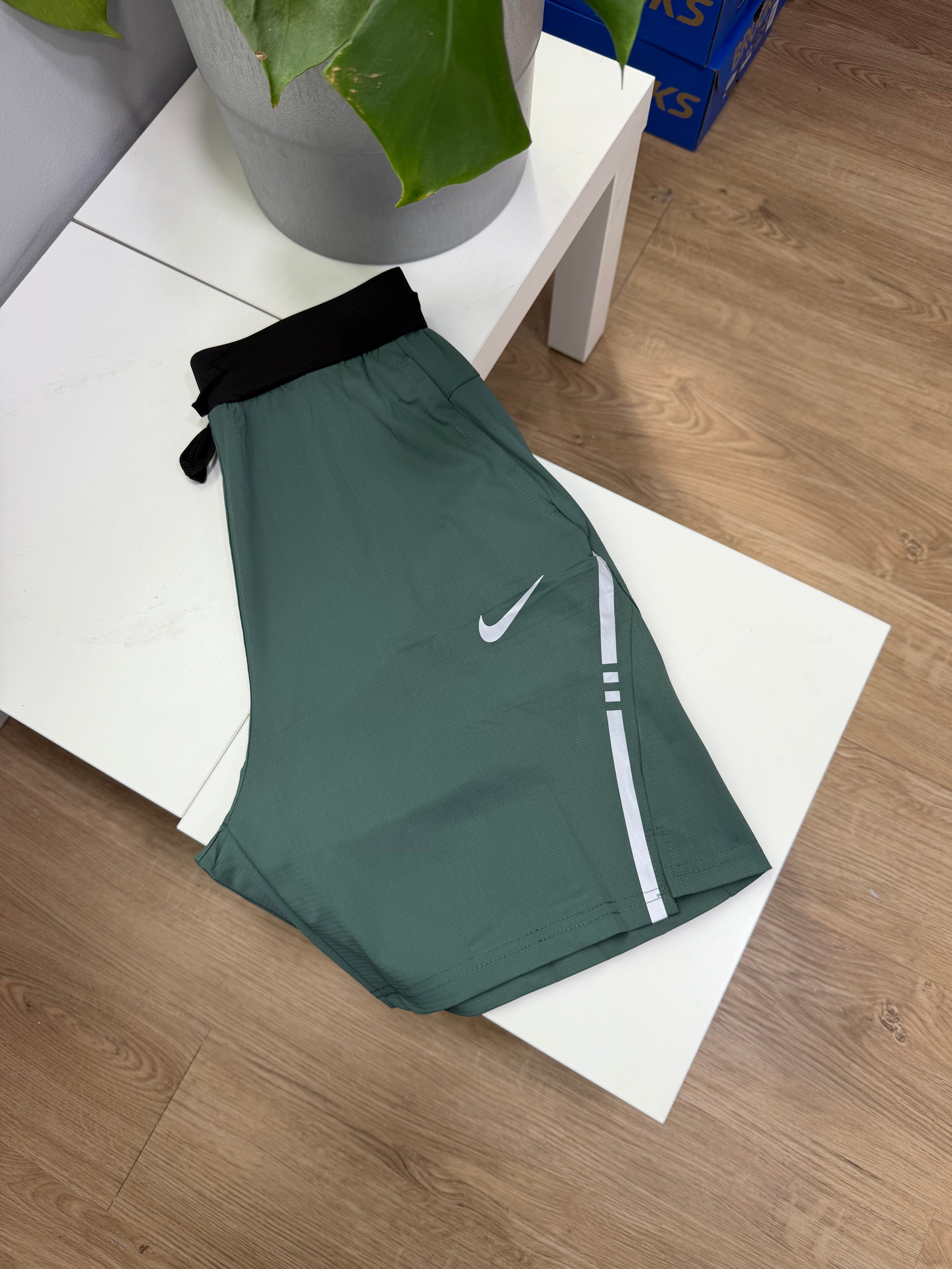NIKE SHORT SIN LICRA