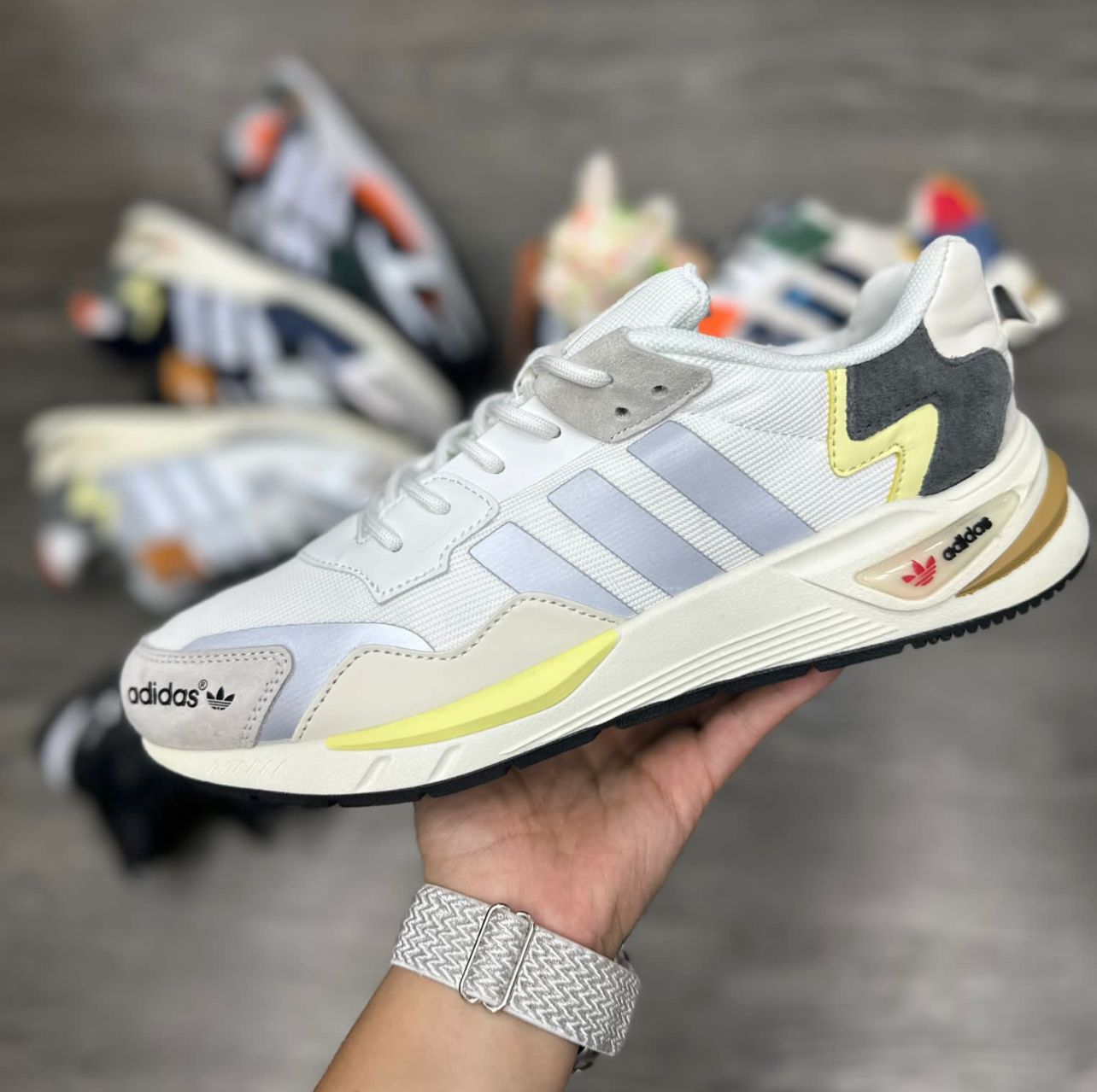 ADIDAS CLOUD