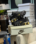 NIKE SHOX
