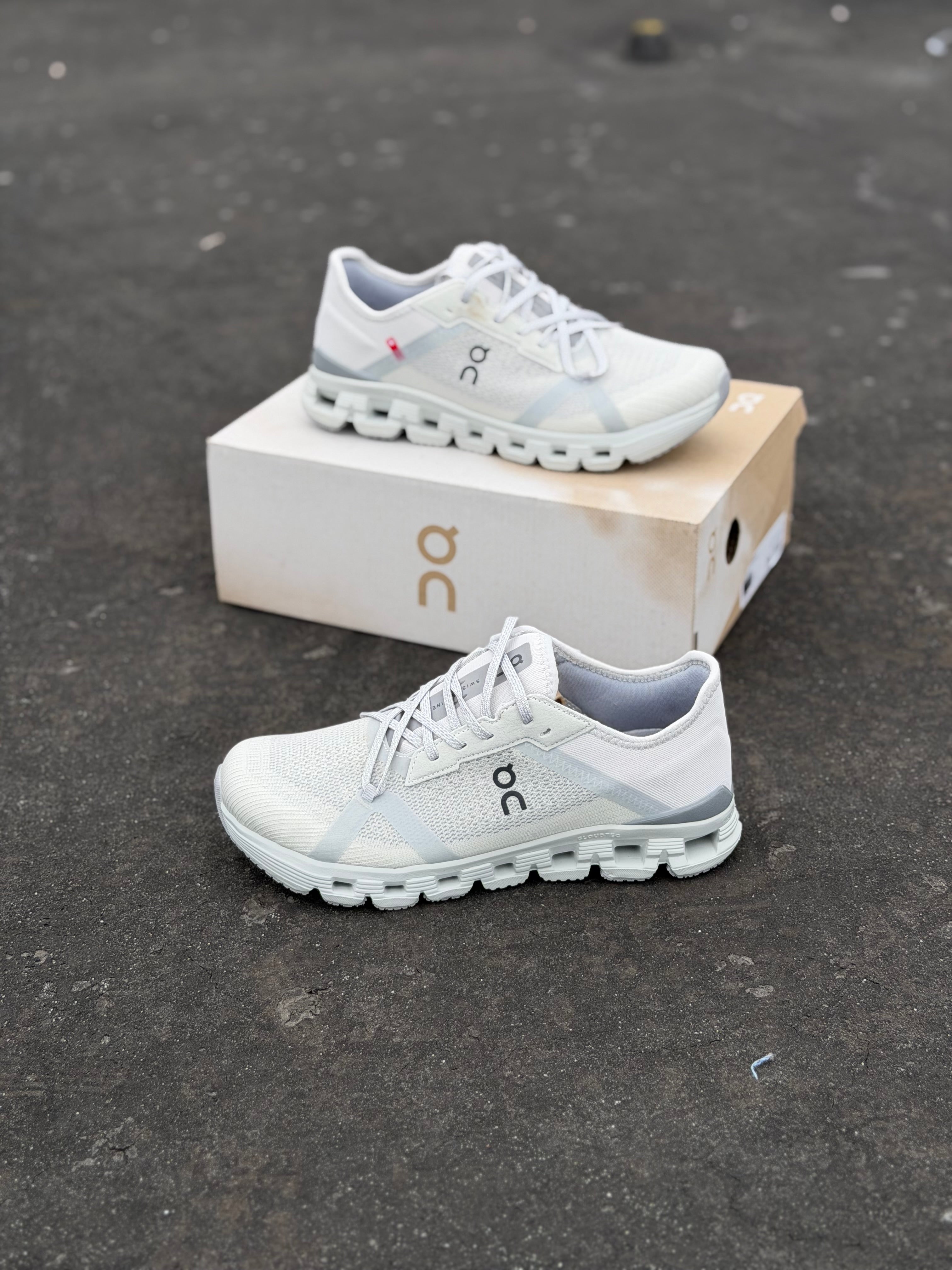 ON CLOUD X4 GRIS CLARO