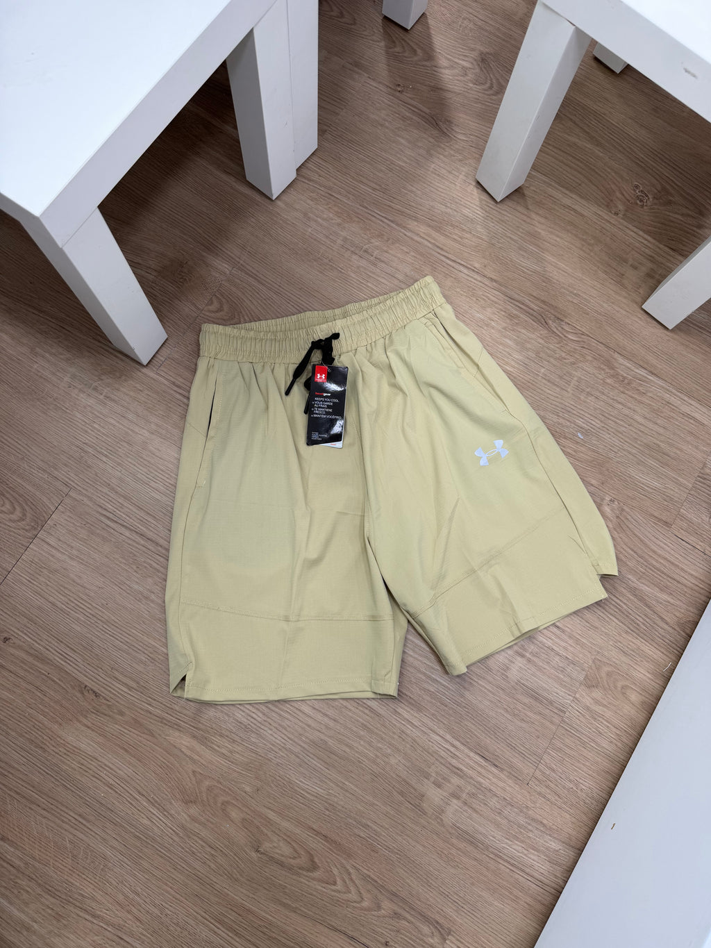 UNDER ARMOUR SHORT