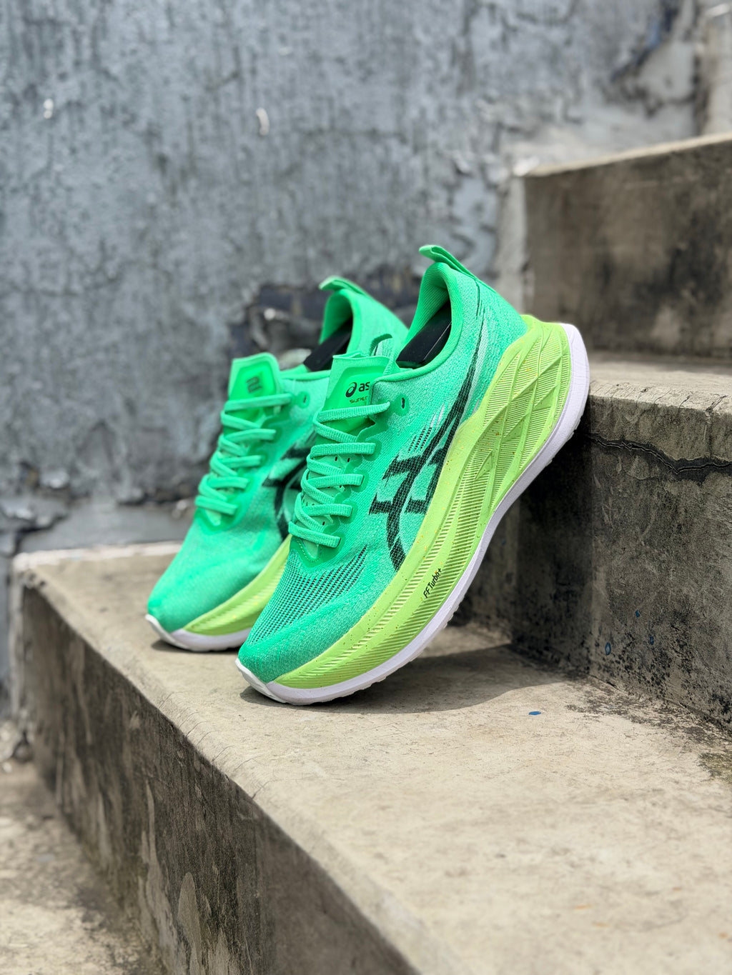 ASICS SUPERBLAST