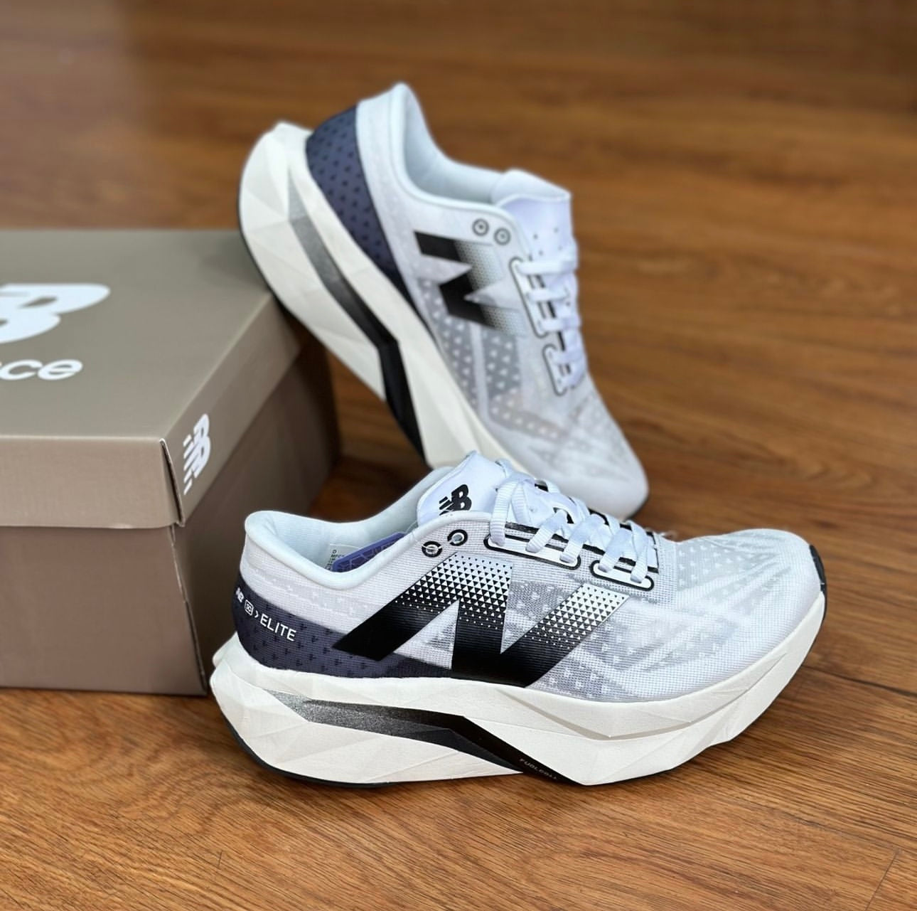 NEW BALANCE ELITE V4