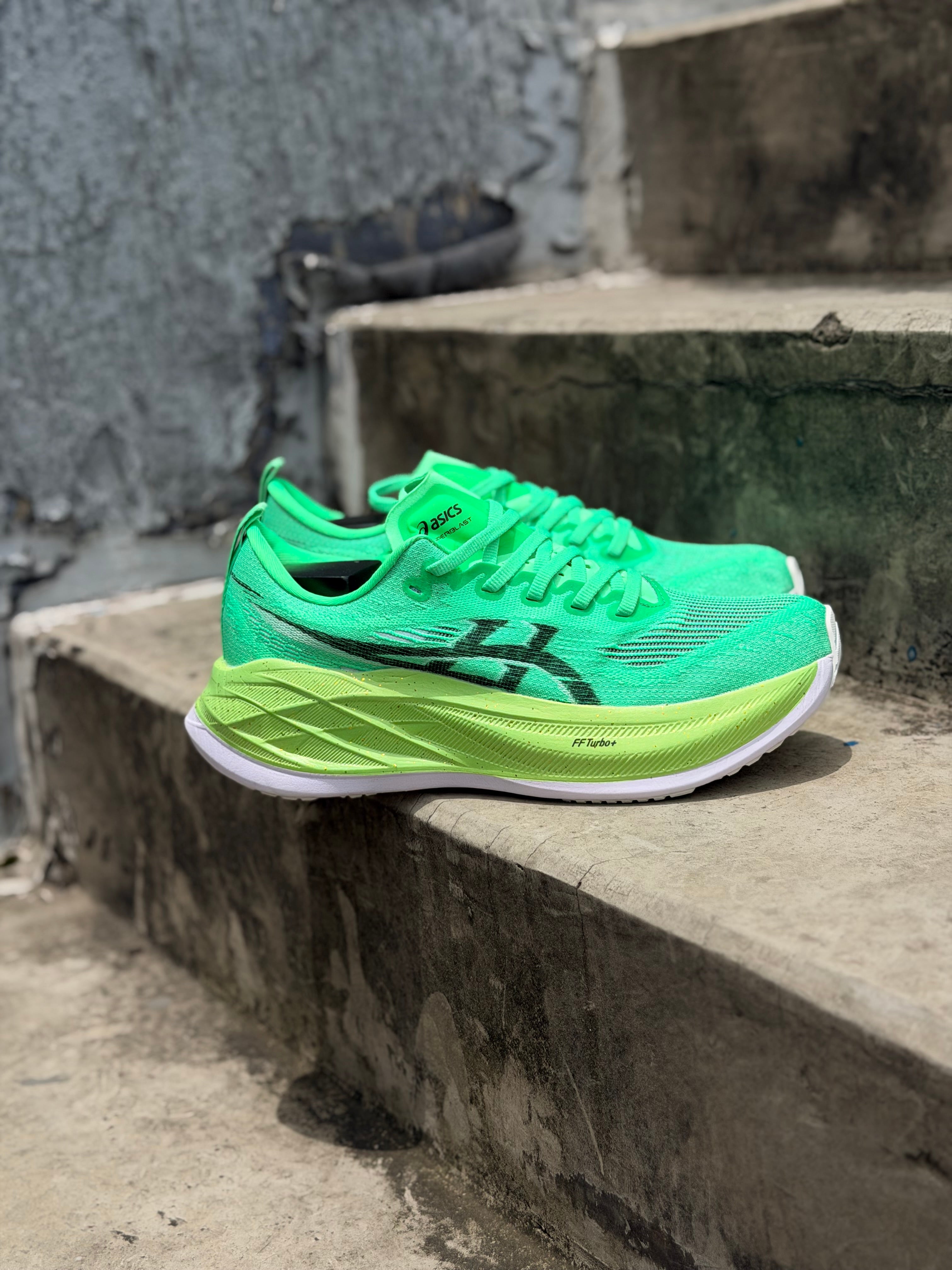ASICS SUPERBLAST