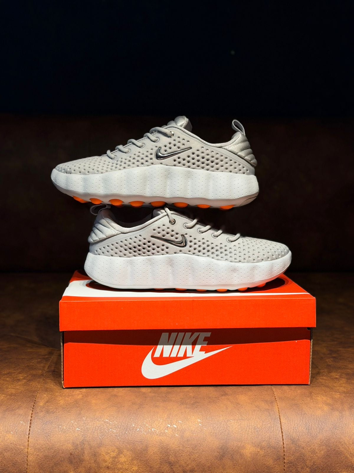 NIKE MIND PLATEADA