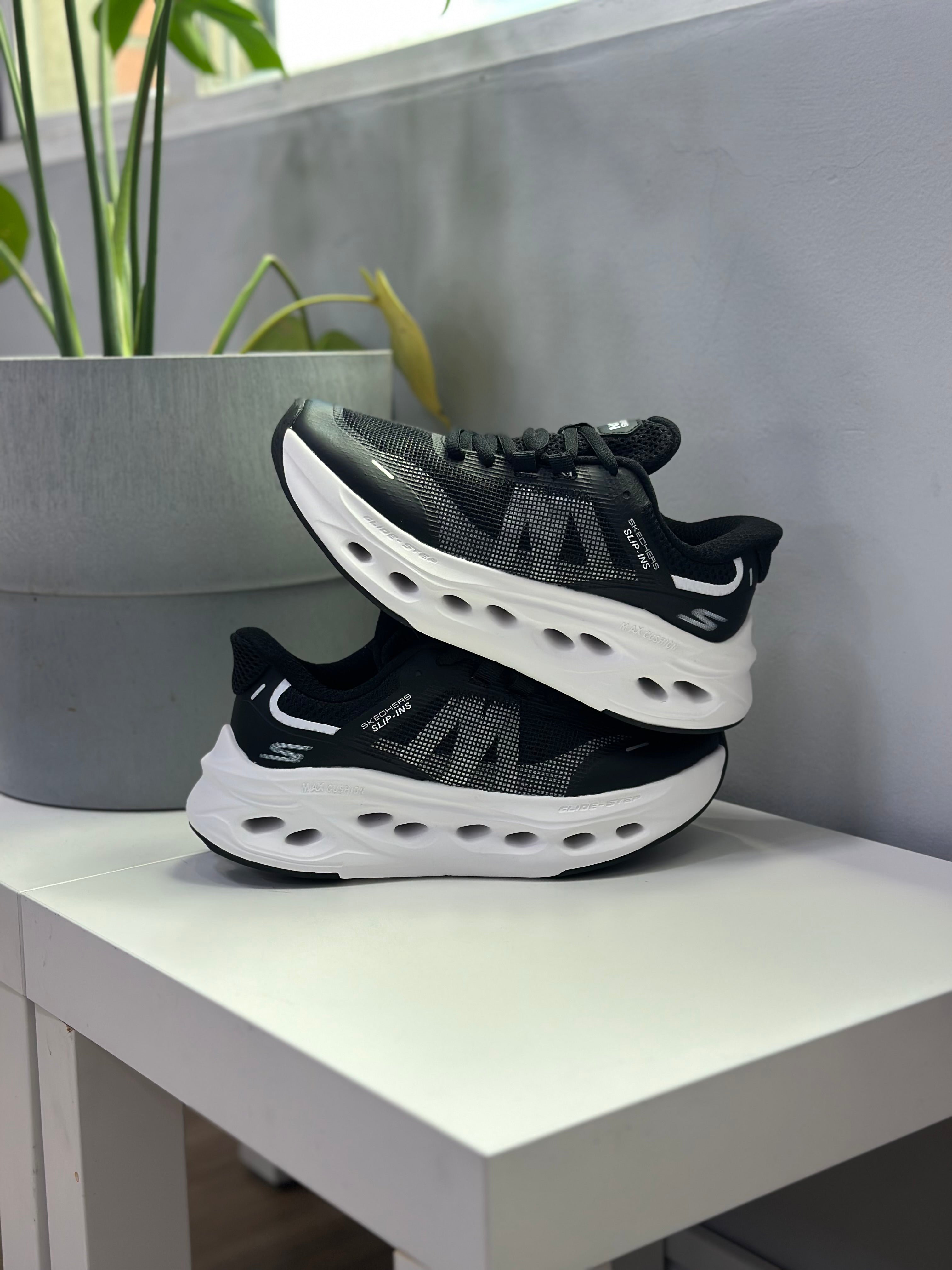 SKECHERS SLIP-INS MAX